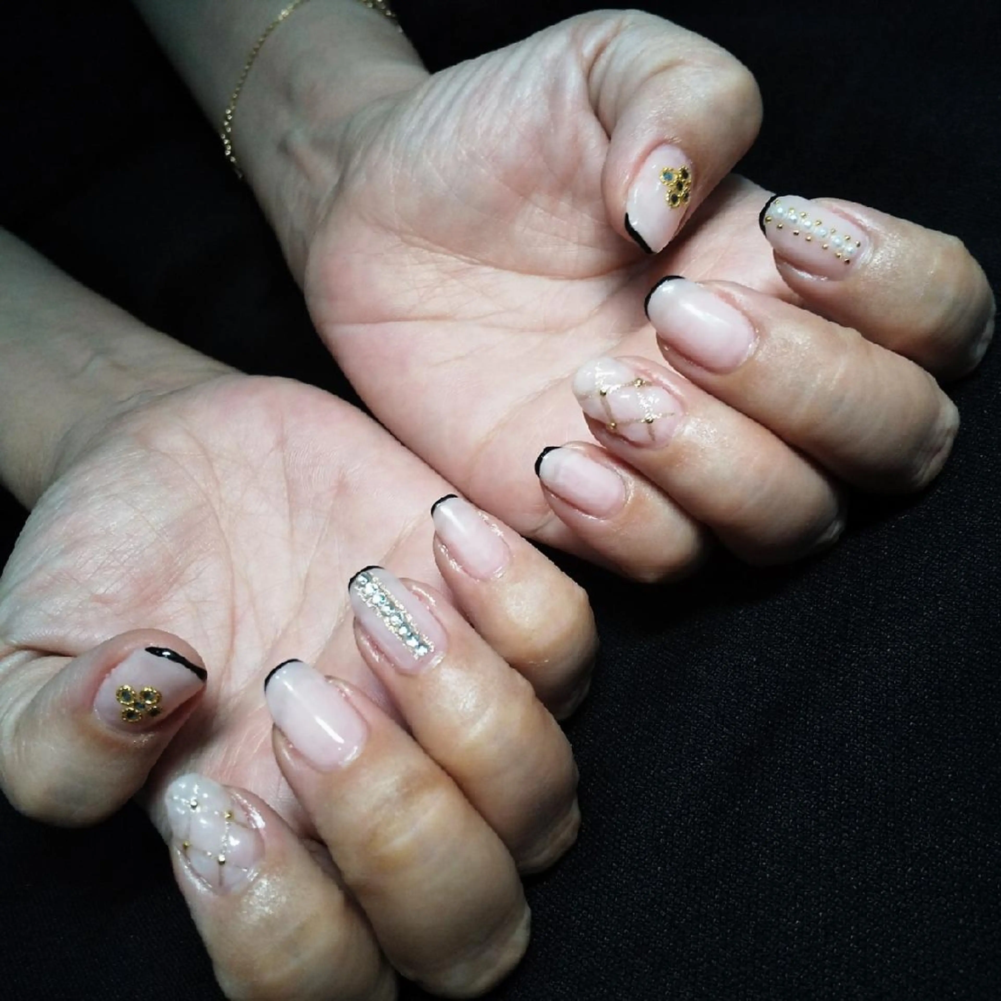 ネイル フレンチネイル 持ち込み ハンドネイル ネイルサロンベルティ .keikoのネイルデザイン