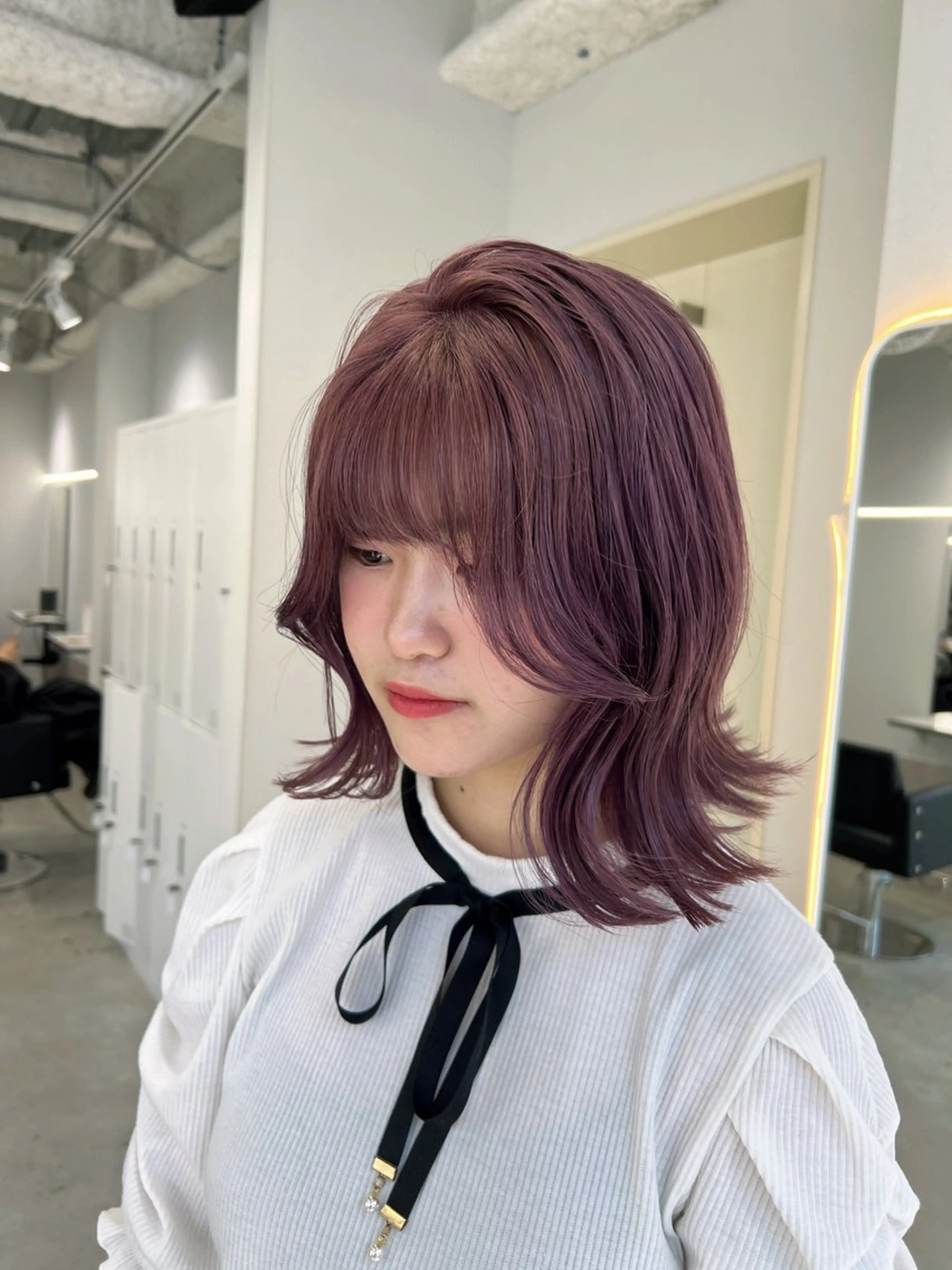 ミディアム ヘアカラー maya レイヤーカットのヘアスタイル