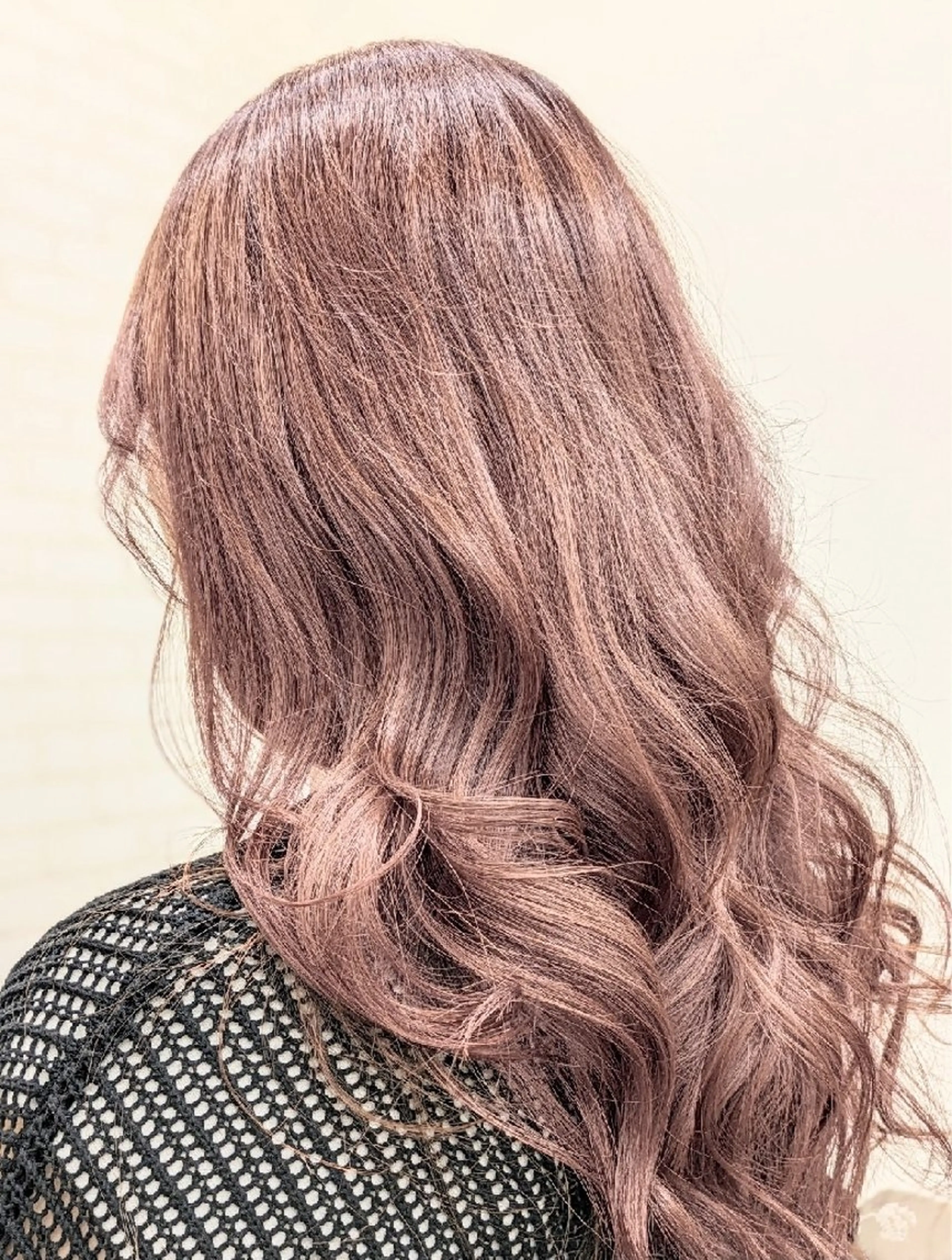 ロング カラー ベージュカラー 透明感カラー イルミナカラー ピンクカラー ピンクベージュ カット パーマ トリートメント 根岸 進のヘアスタイル