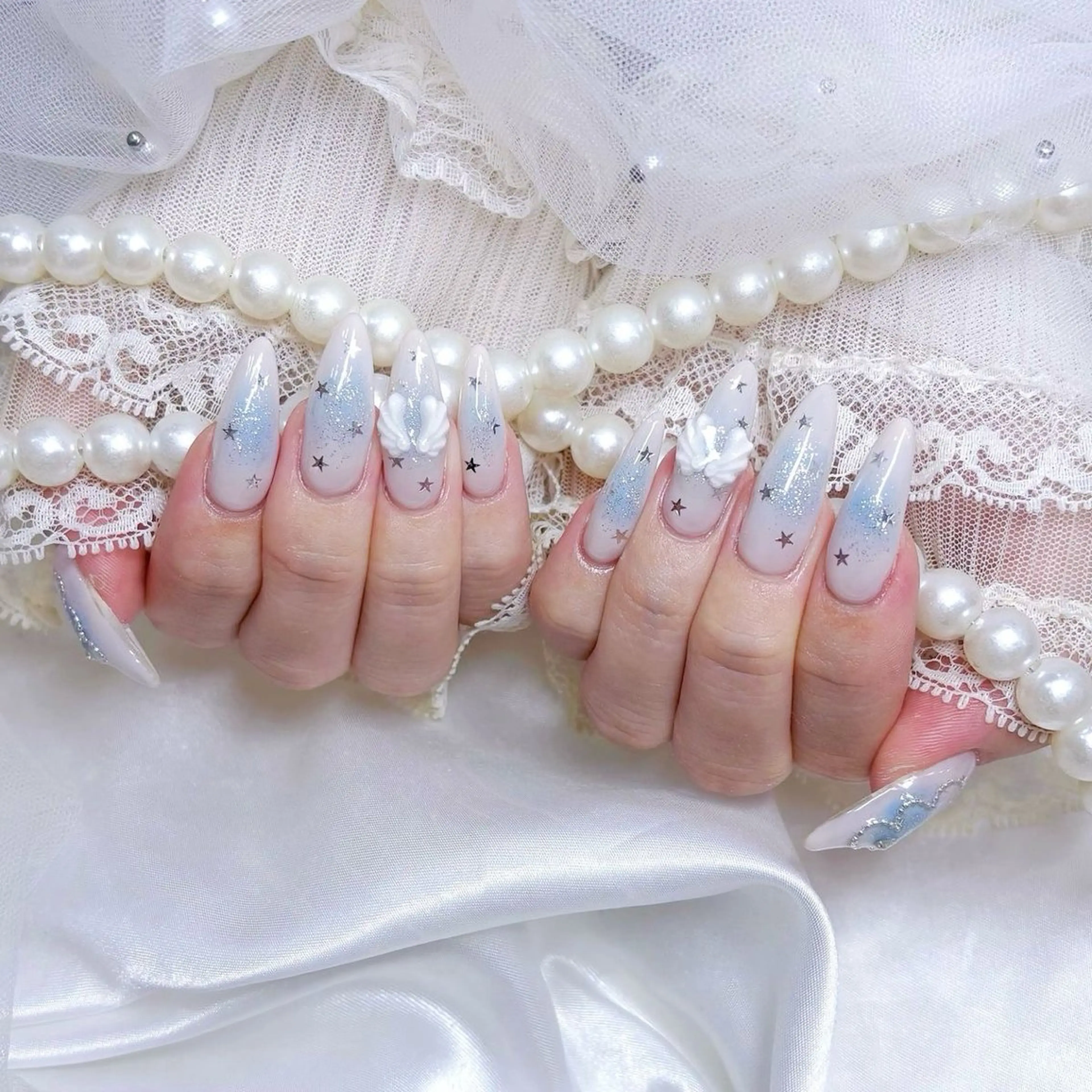 ネイル キラキラネイル 韓国ネイル ロングネイル ワンホンネイル ハンドネイル Josie nail salonのネイルデザイン