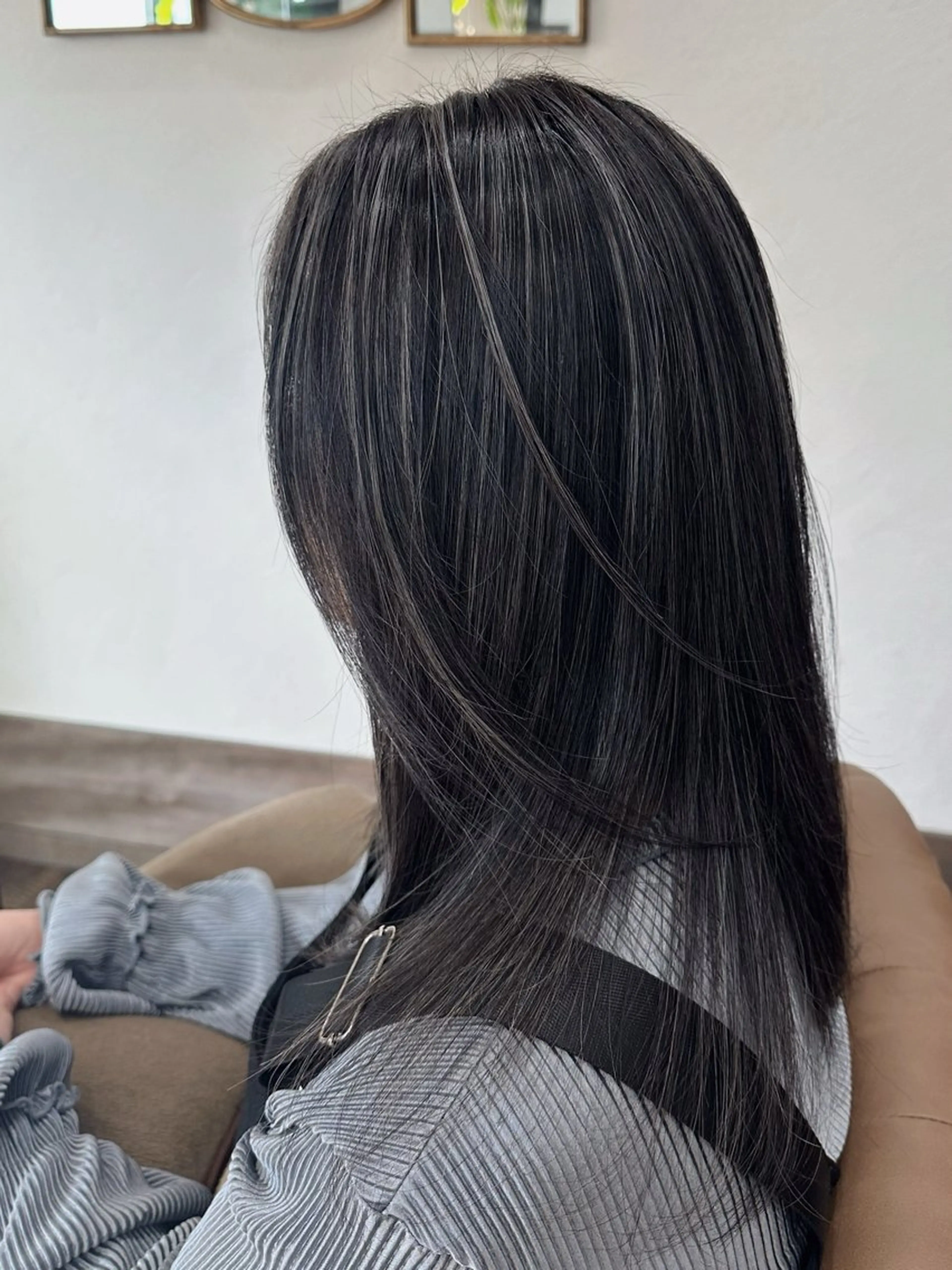 ロング ハイライト 對比地 茜のヘアスタイル