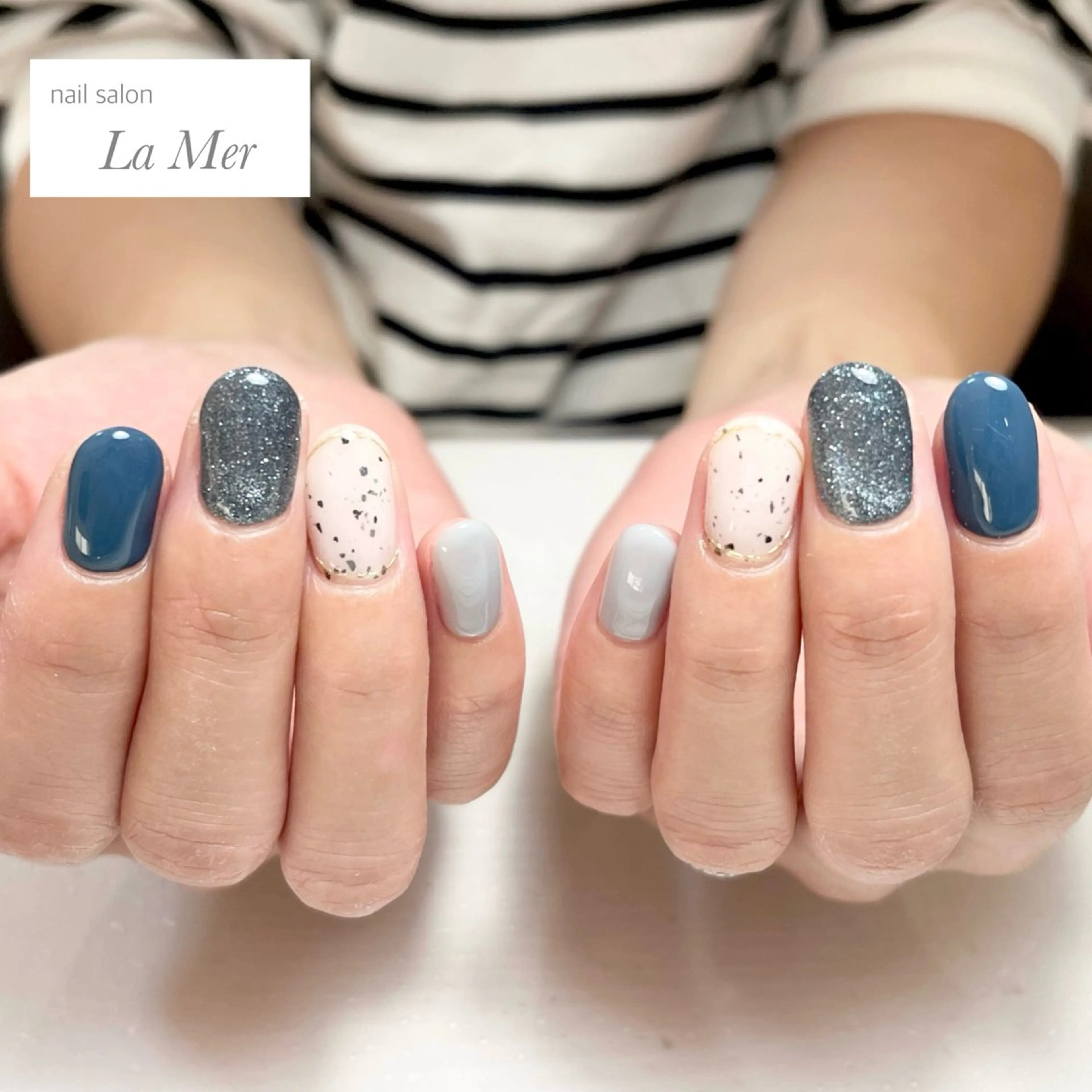 ネイル アニマル柄 ブルー フラッシュネイル フラッシュマグ ゴールド nailsalon La Merのネイルデザイン