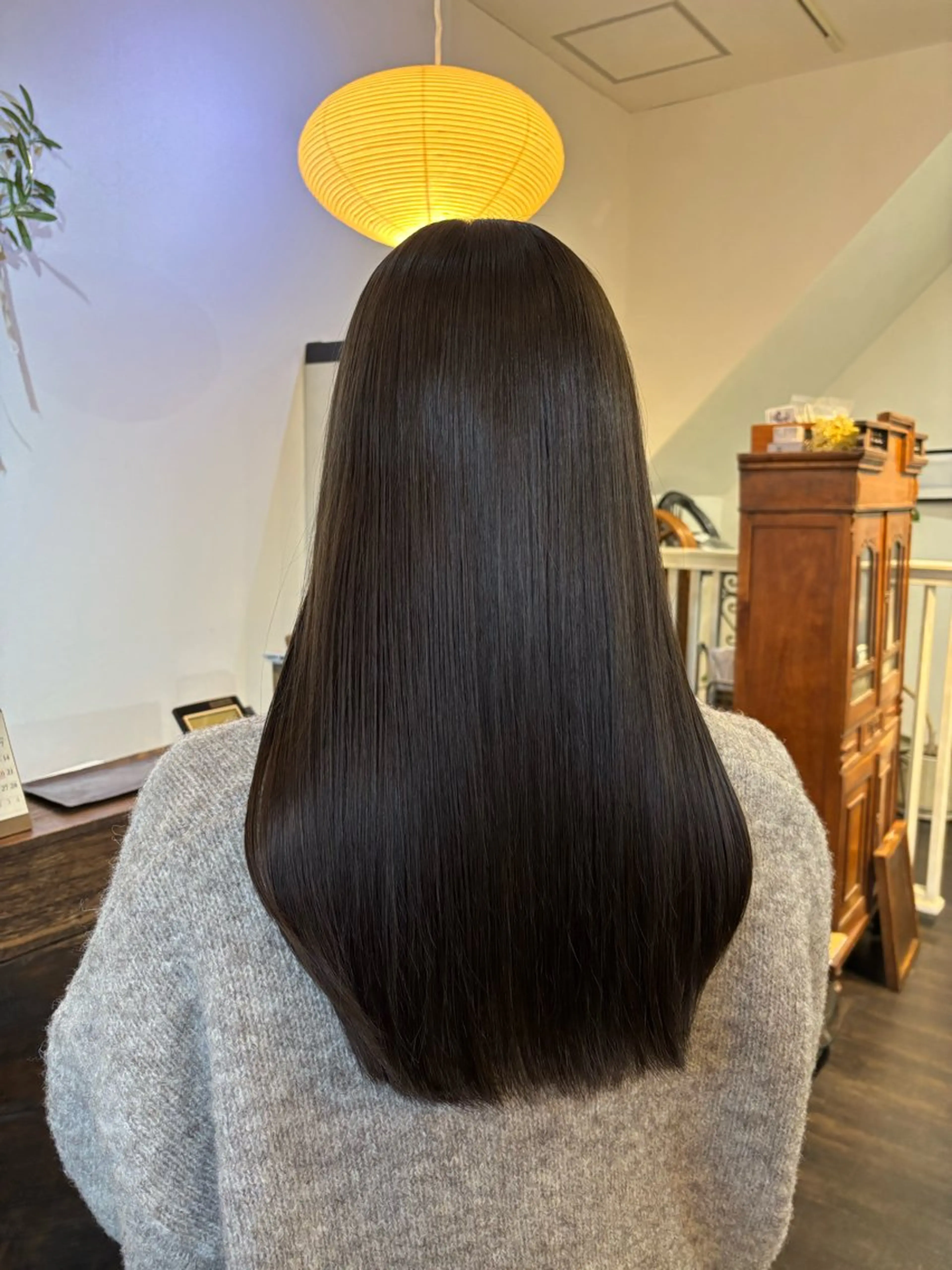 ロング カット ヘアカラー 三國 栞音のヘアスタイル