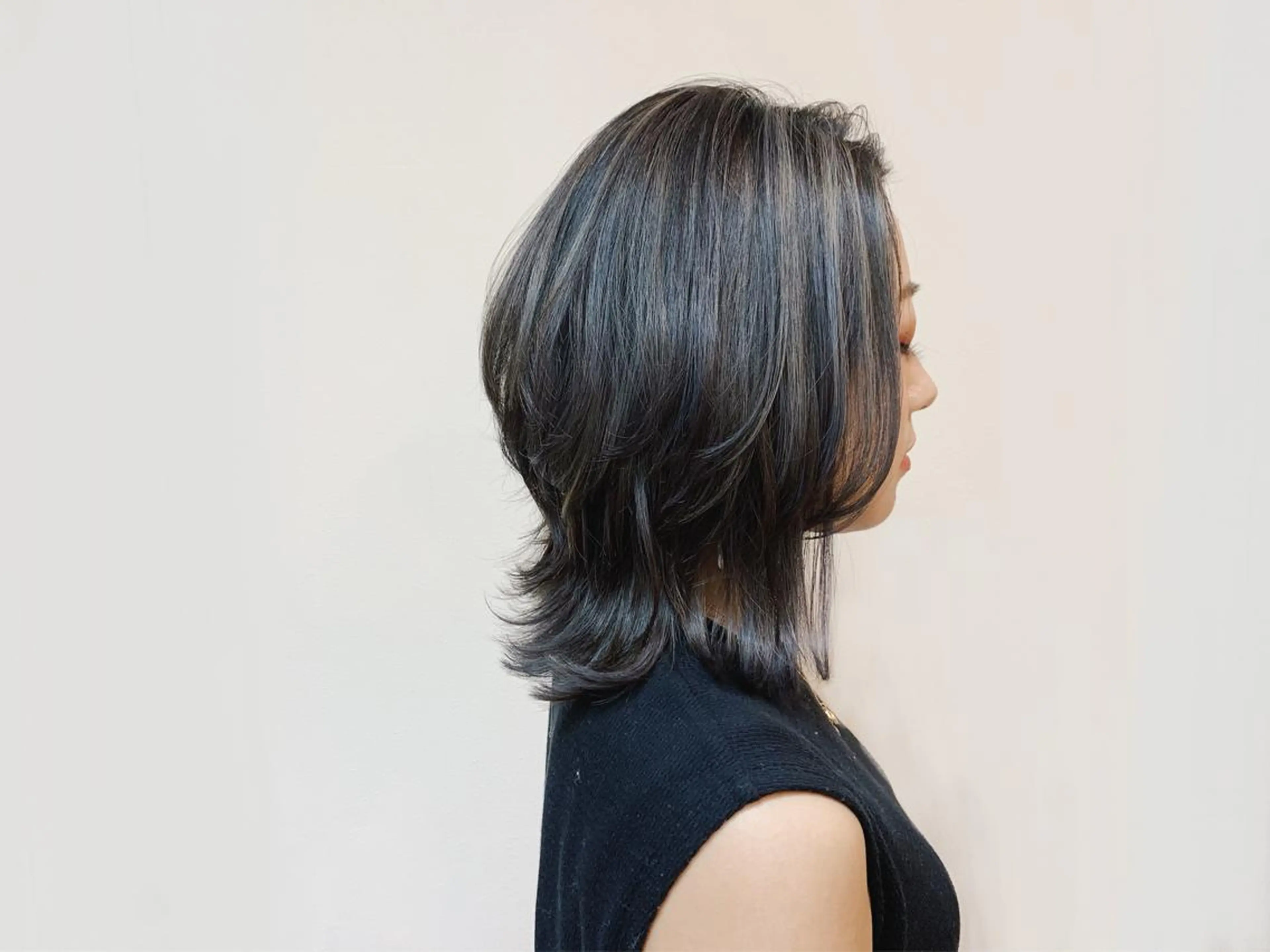 ミディアム カラー 透明感カラー ハイライトカラー ハイライト レイヤーカット Honami カラー診断/髪質改善のヘアスタイル