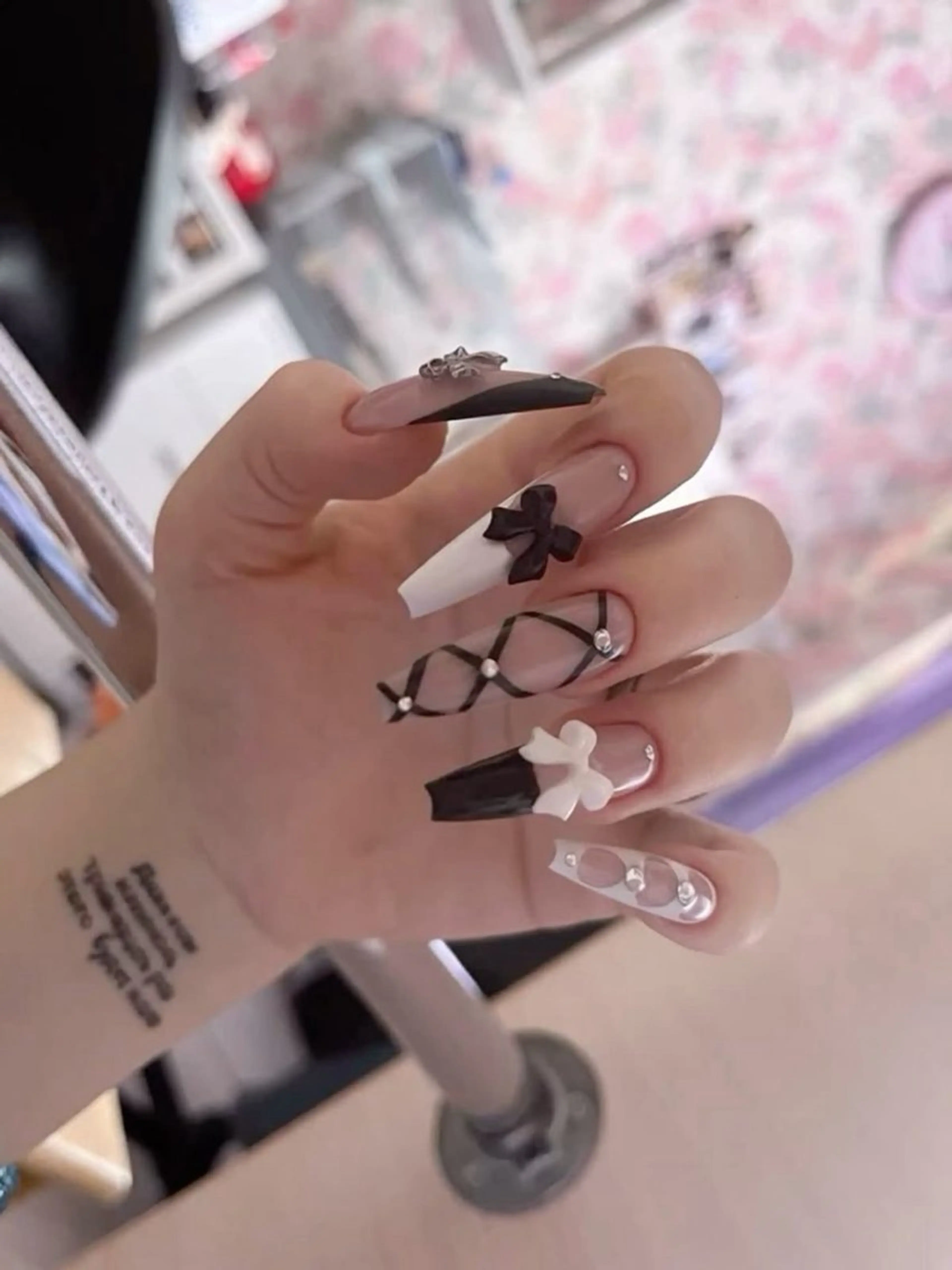 ネイル フレンチネイル キラキラネイル 韓国ネイル シンプルネイル ワンホンネイル ハンドネイル MEI Nailのネイルデザイン
