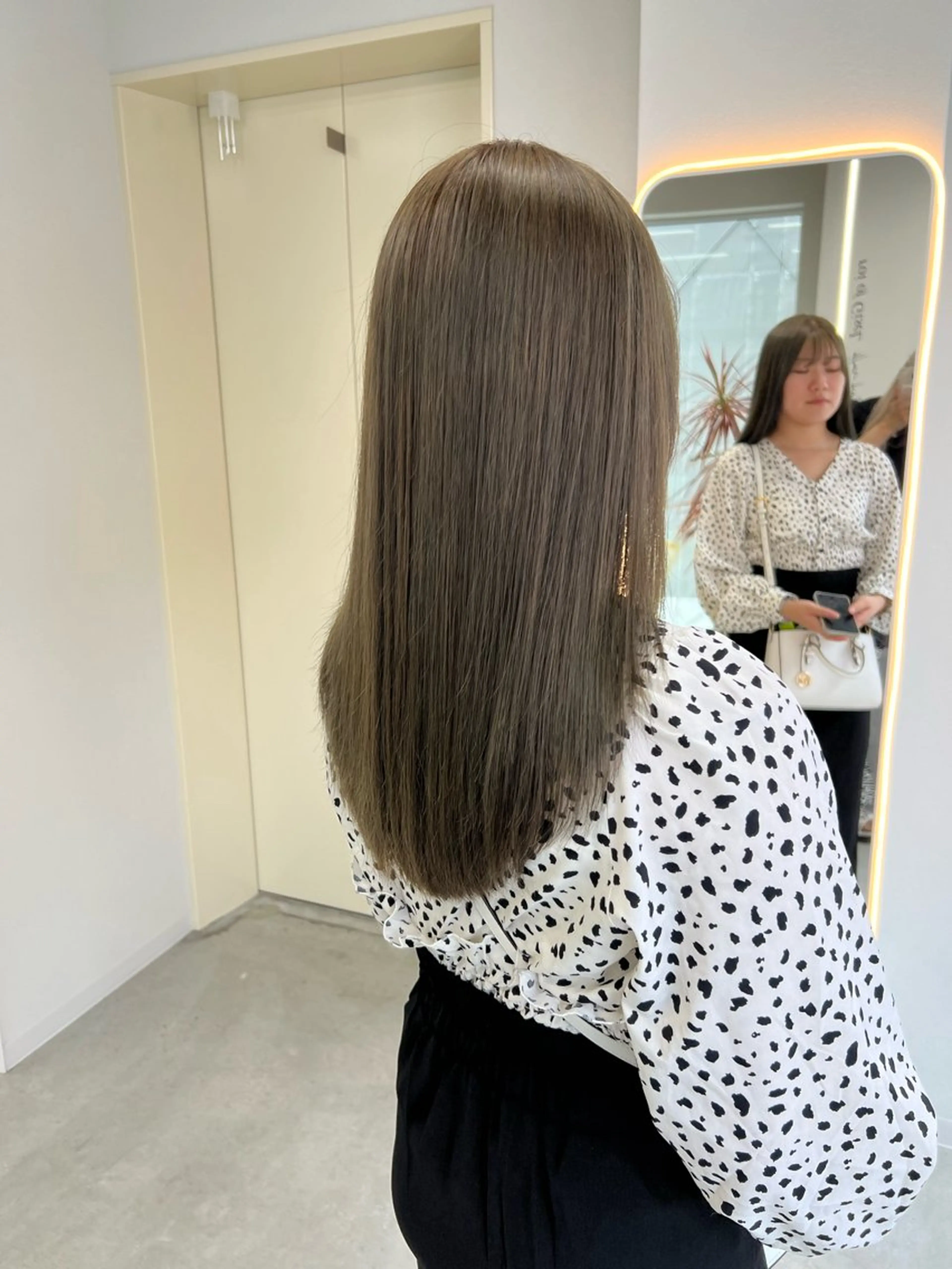 ロング ヘアカラー maya レイヤーカットのヘアスタイル