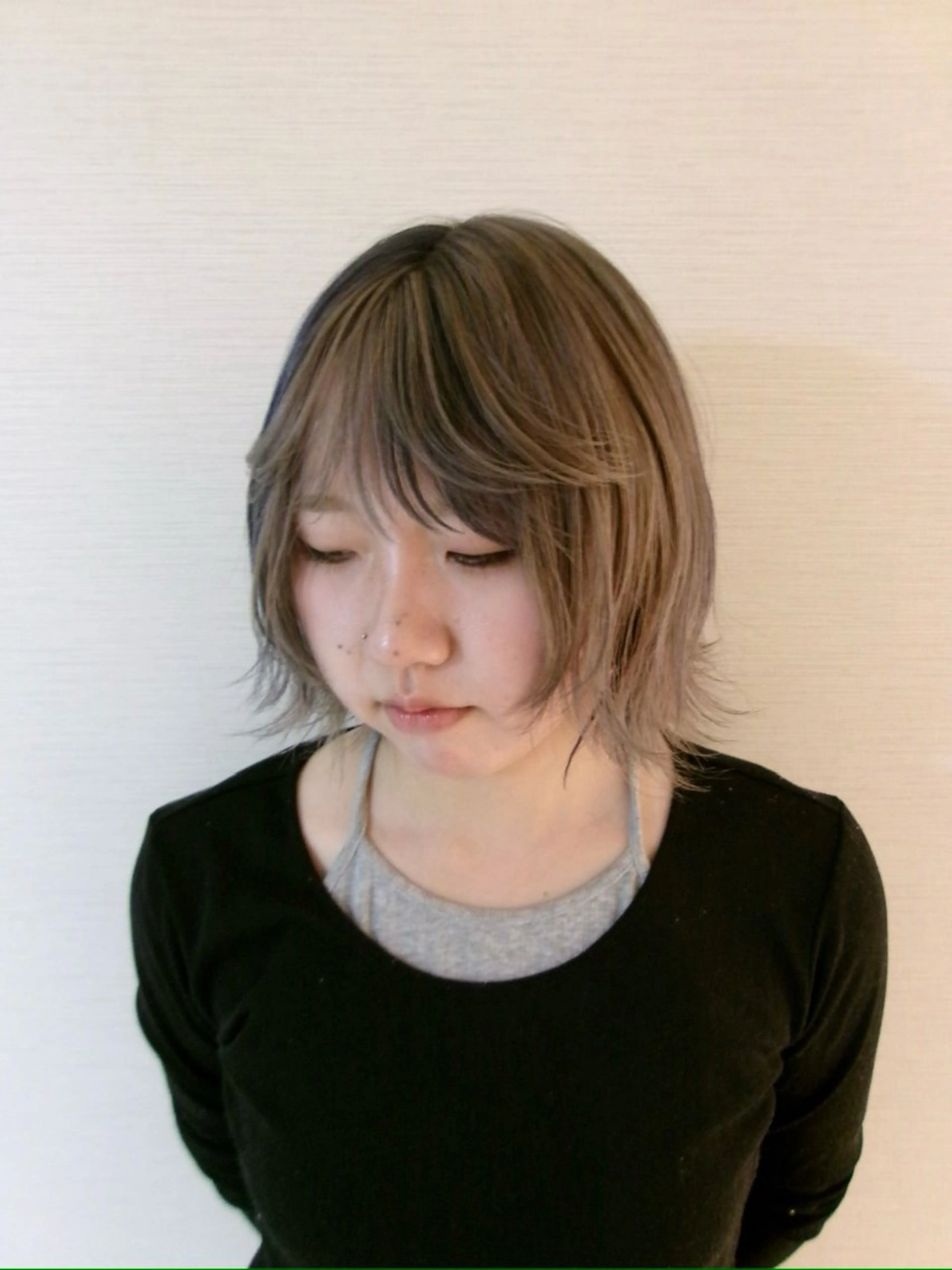 ミディアム カラー ヘアアレンジ タイトボブ個性派カラ ーAKANEのヘアスタイル