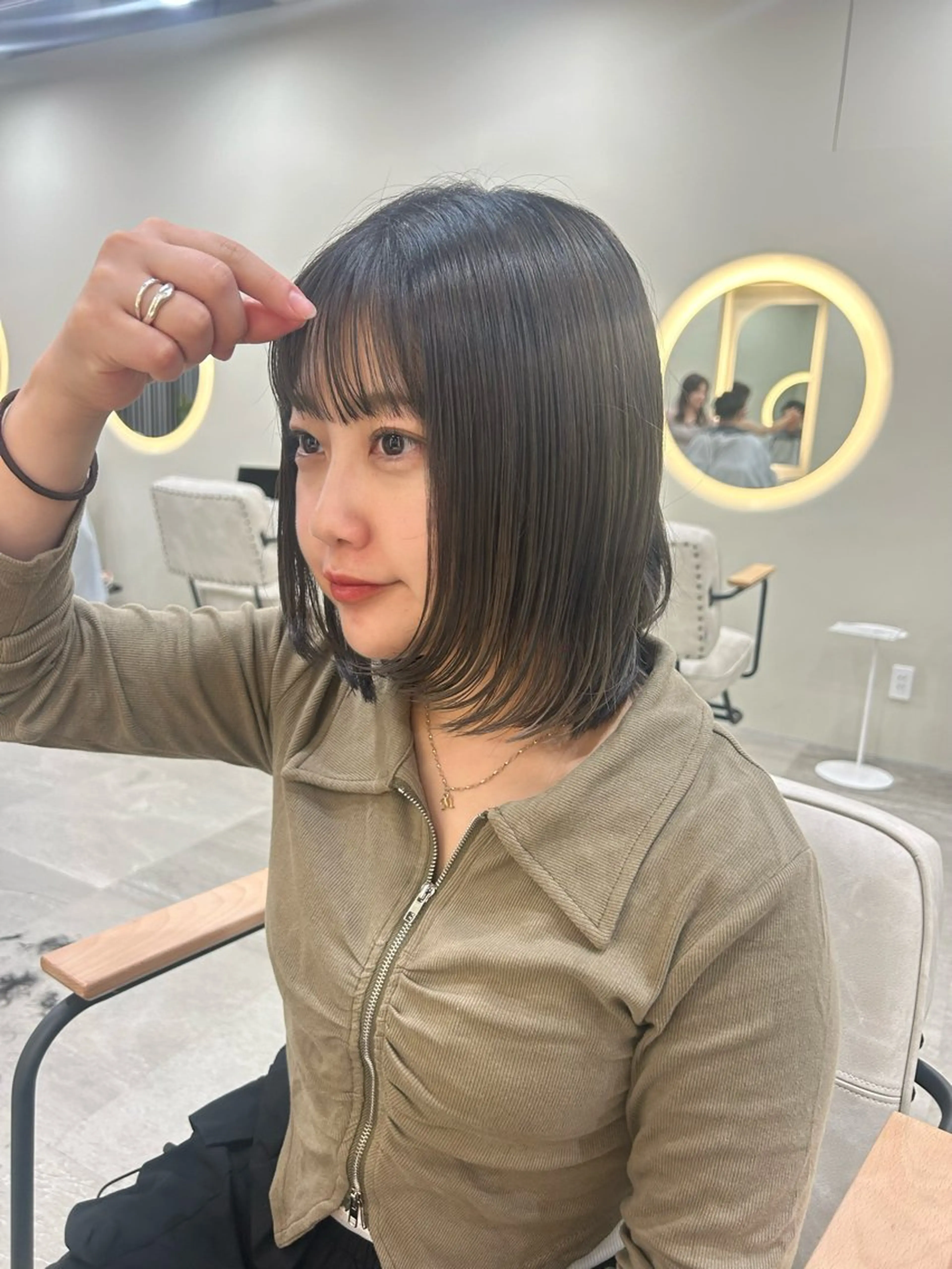 ミディアム カラー ブリーチ グレージュ カット ヘアカラー トリートメント 透明感カラー レイヤー/むつきのヘアスタイル