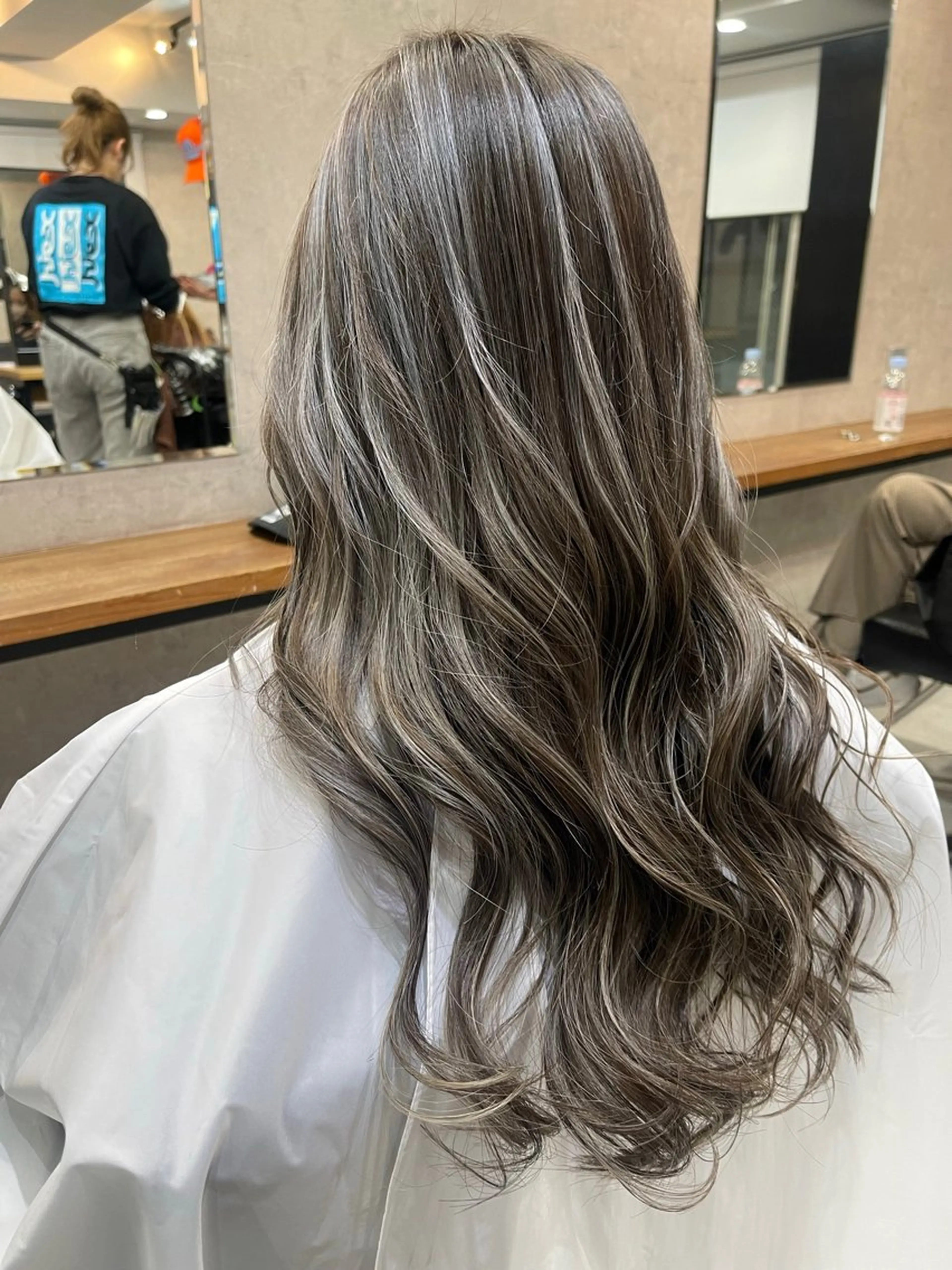 ロング カラー ハイライトカラー オレンジ ハイライト ロング ヘアカラー 松井那津子 /ハイライトブリーチのヘアスタイル