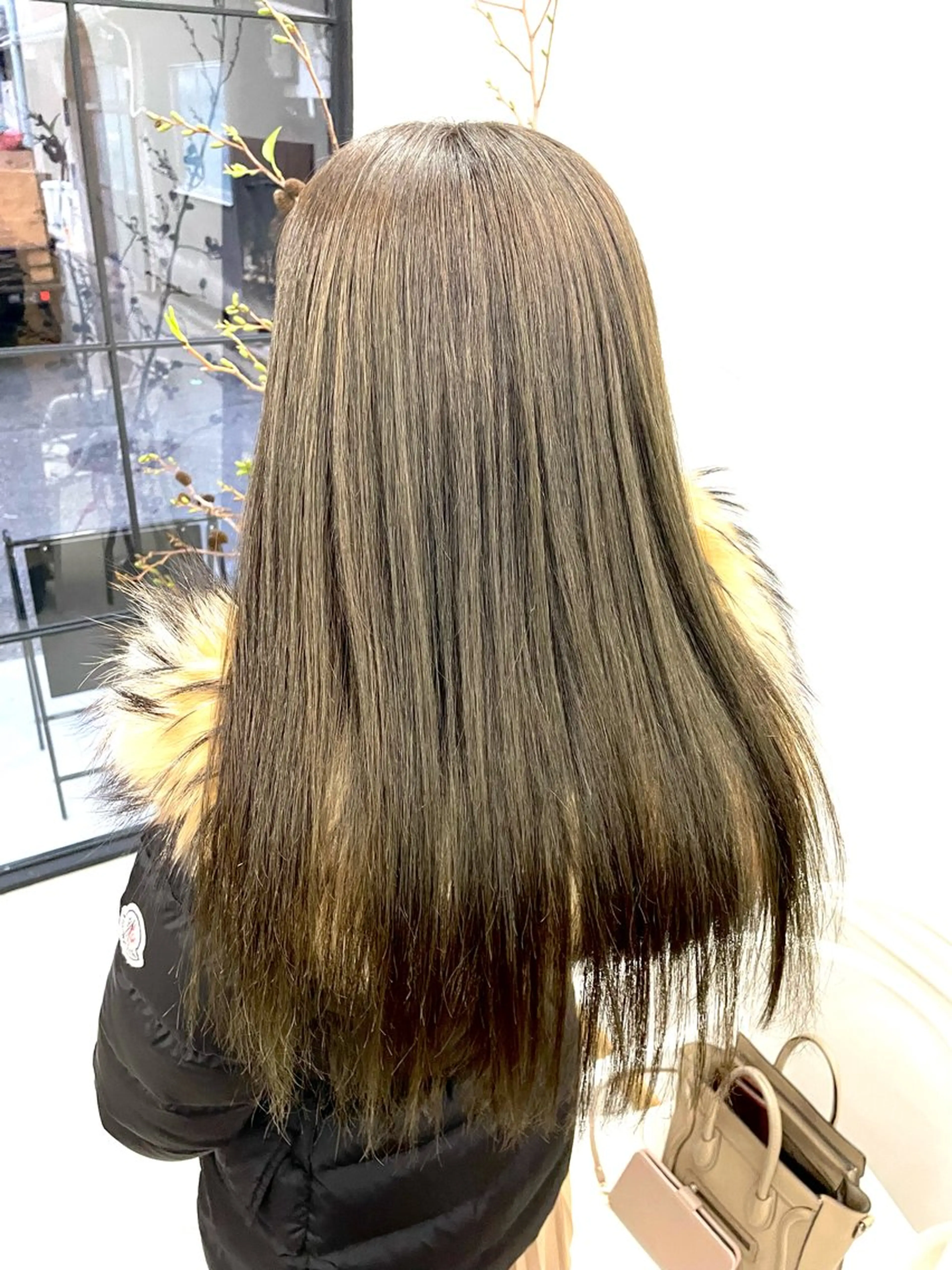 ロング カラー ベージュカラー 透明感カラー イルミナカラー オリーブベージュ カット ヘアカラー 慎太朗/パーマ/ボブ /センターパートのヘアスタイル