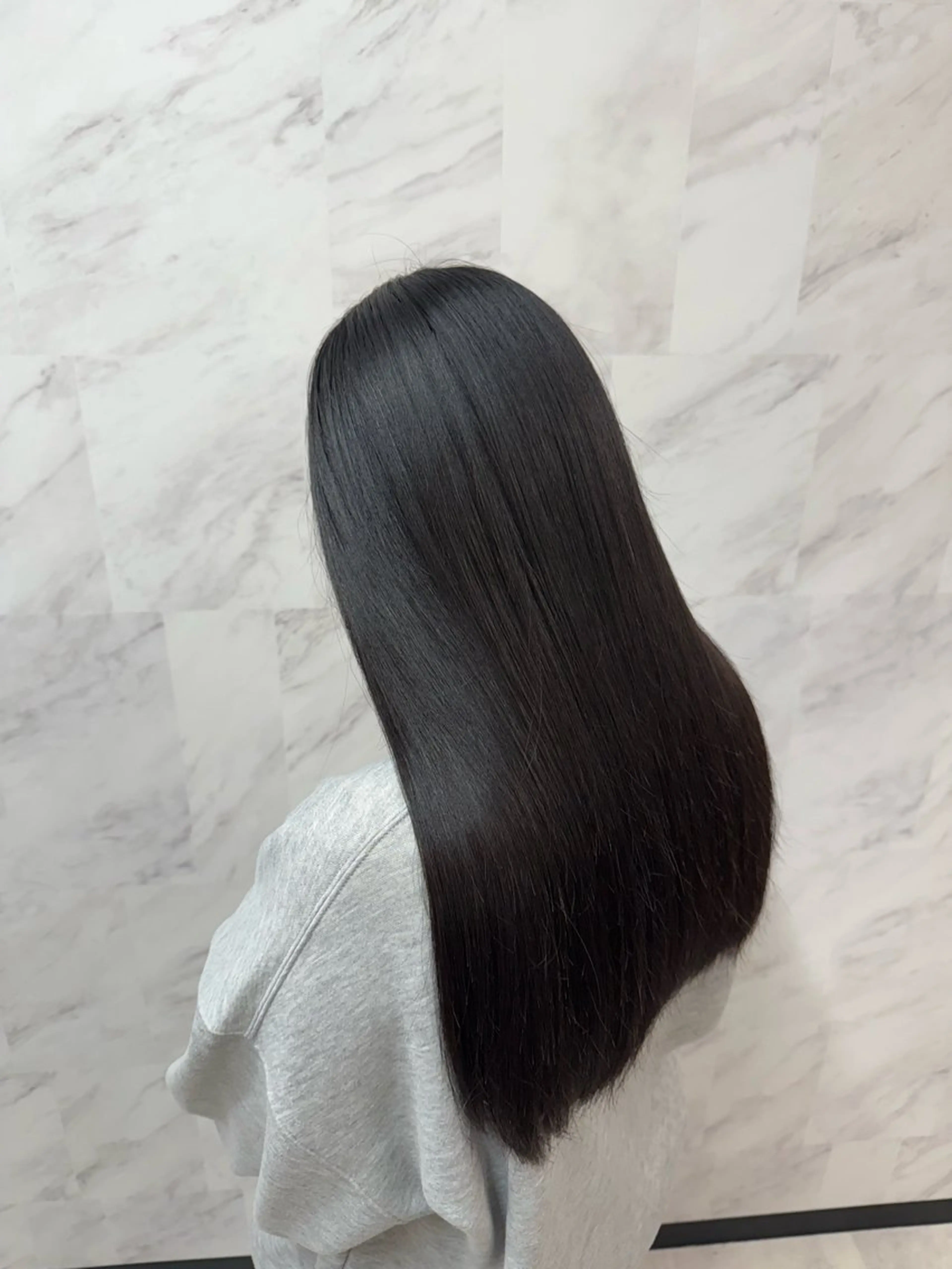 ロング 酸性ストレート カット 縮毛矯正 トリートメント 豊崎 織伽のヘアスタイル