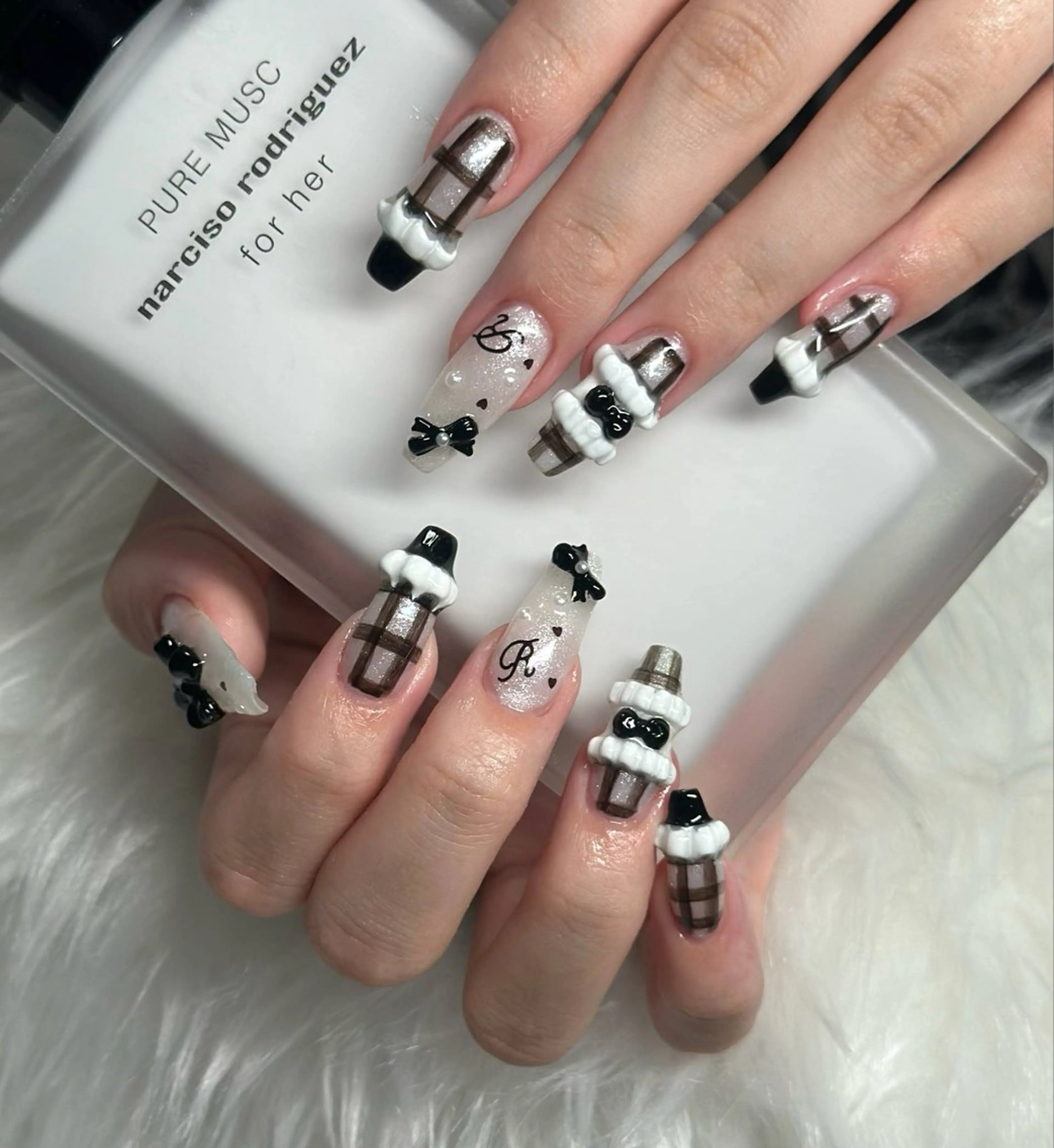 ネイル フレンチネイル ジェルネイル ガラスフレンチ ハロウィン ハート ハンドネイル H.baby Nail Salonのネイルデザイン