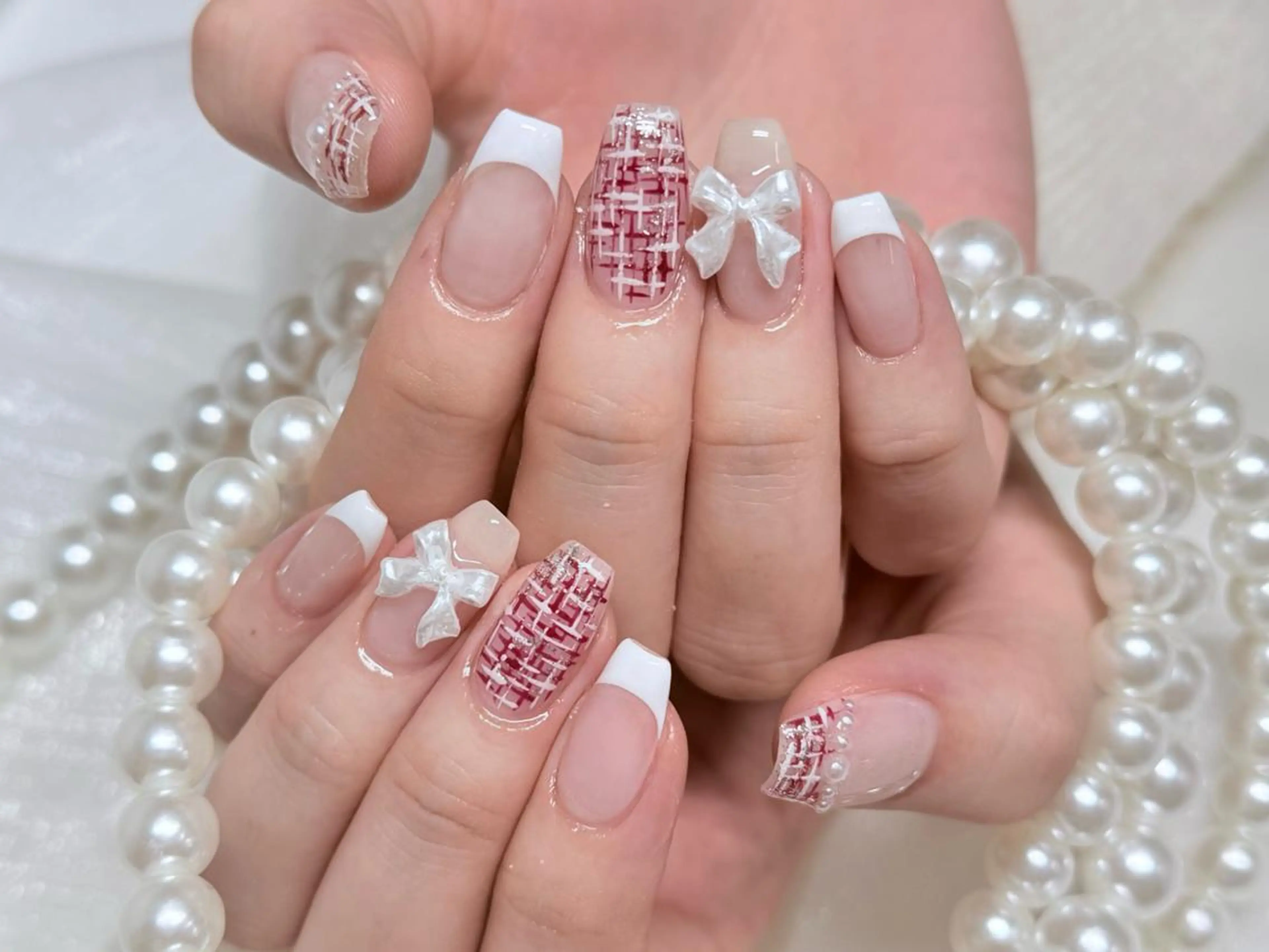 ネイル オーロラネイル 長さ出し フレンチネイル ガーリー キラキラネイル ハンドネイル Lucky nail salonのネイルデザイン