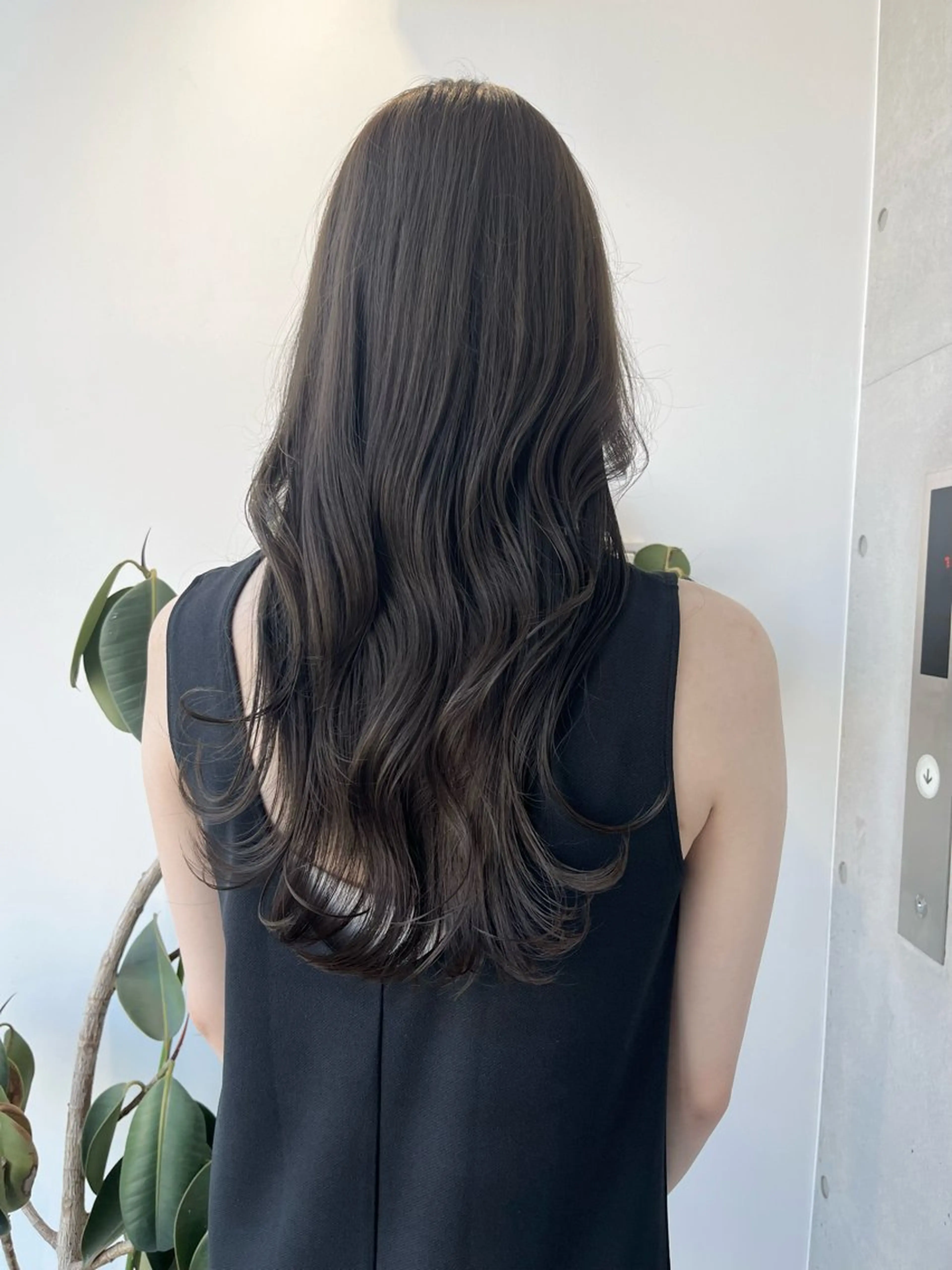 ロング カラー パーマ ヘアアレンジ ヘアカラー トリートメント 透明感/オリーブ/ グレージュ/YUKAのヘアスタイル