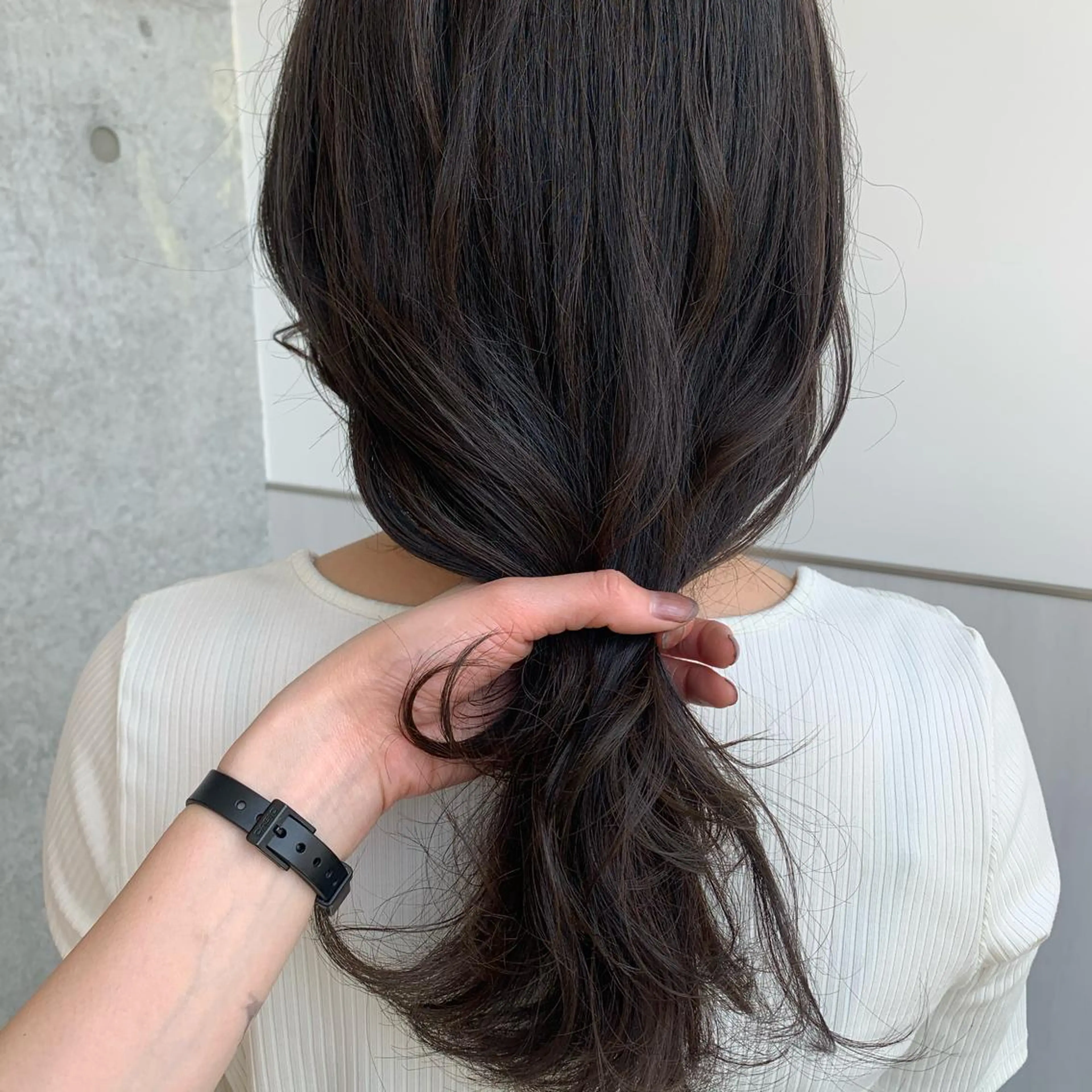 ロング カラー 梅本 有希のヘアスタイル