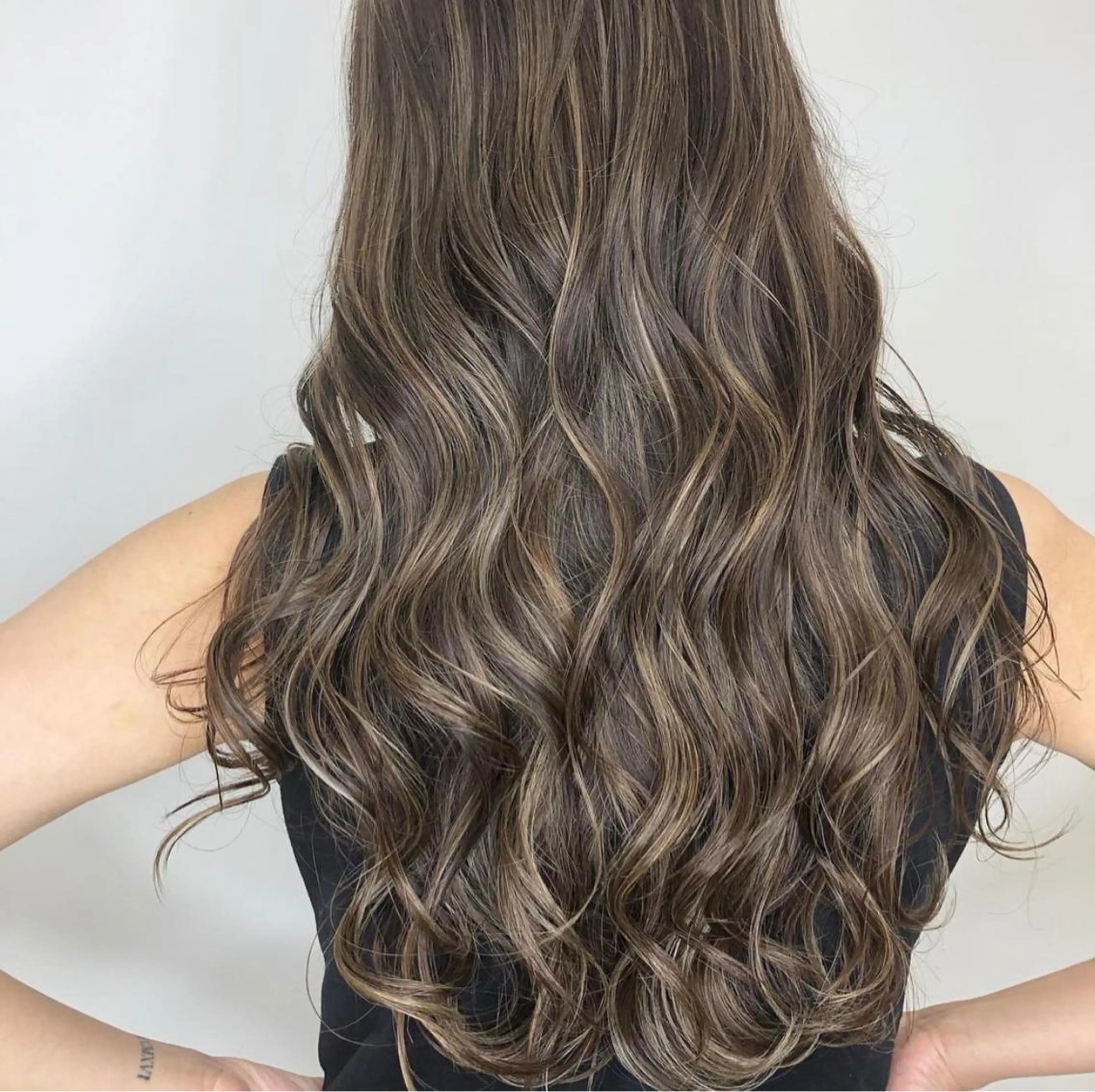 ロング naomi (夜間営業受付中★)のヘアスタイル