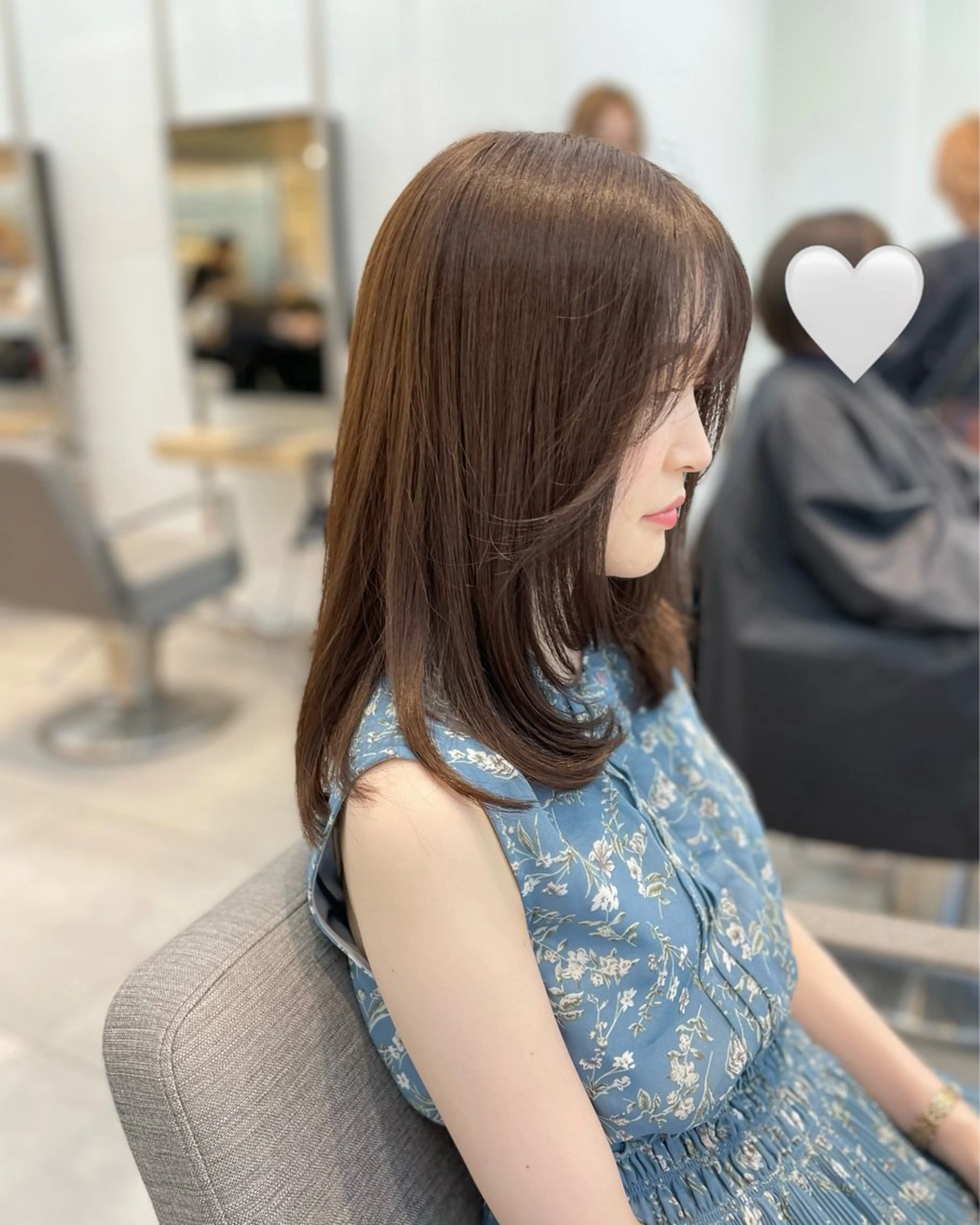ミディアム レイヤーカット 佐原 里奈のヘアスタイル