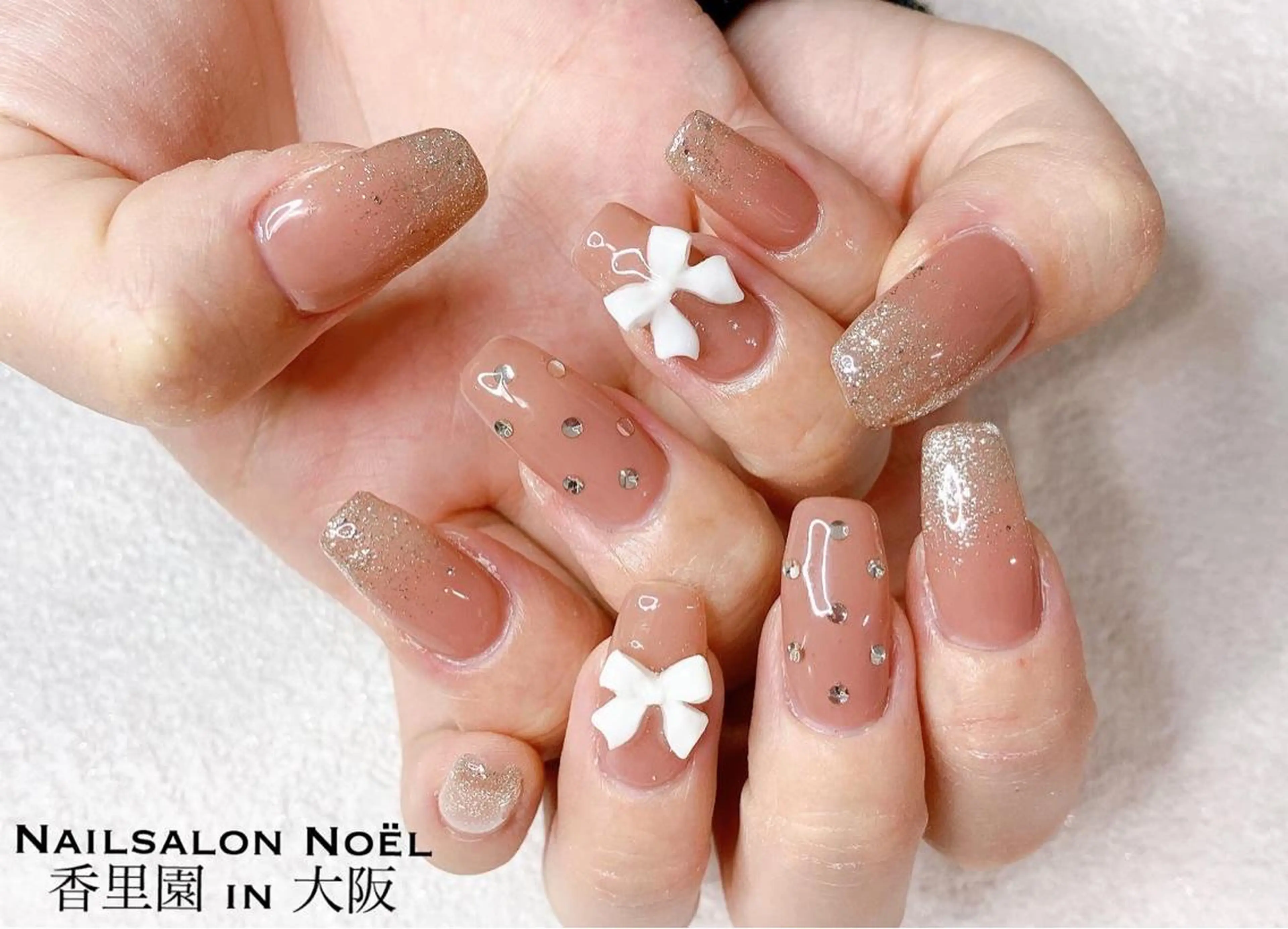 ロング ネイル フレンチガーリー フレンチネイル ガーリー リボン ストーンネイル Nailsalon ＆Noelのネイルデザイン