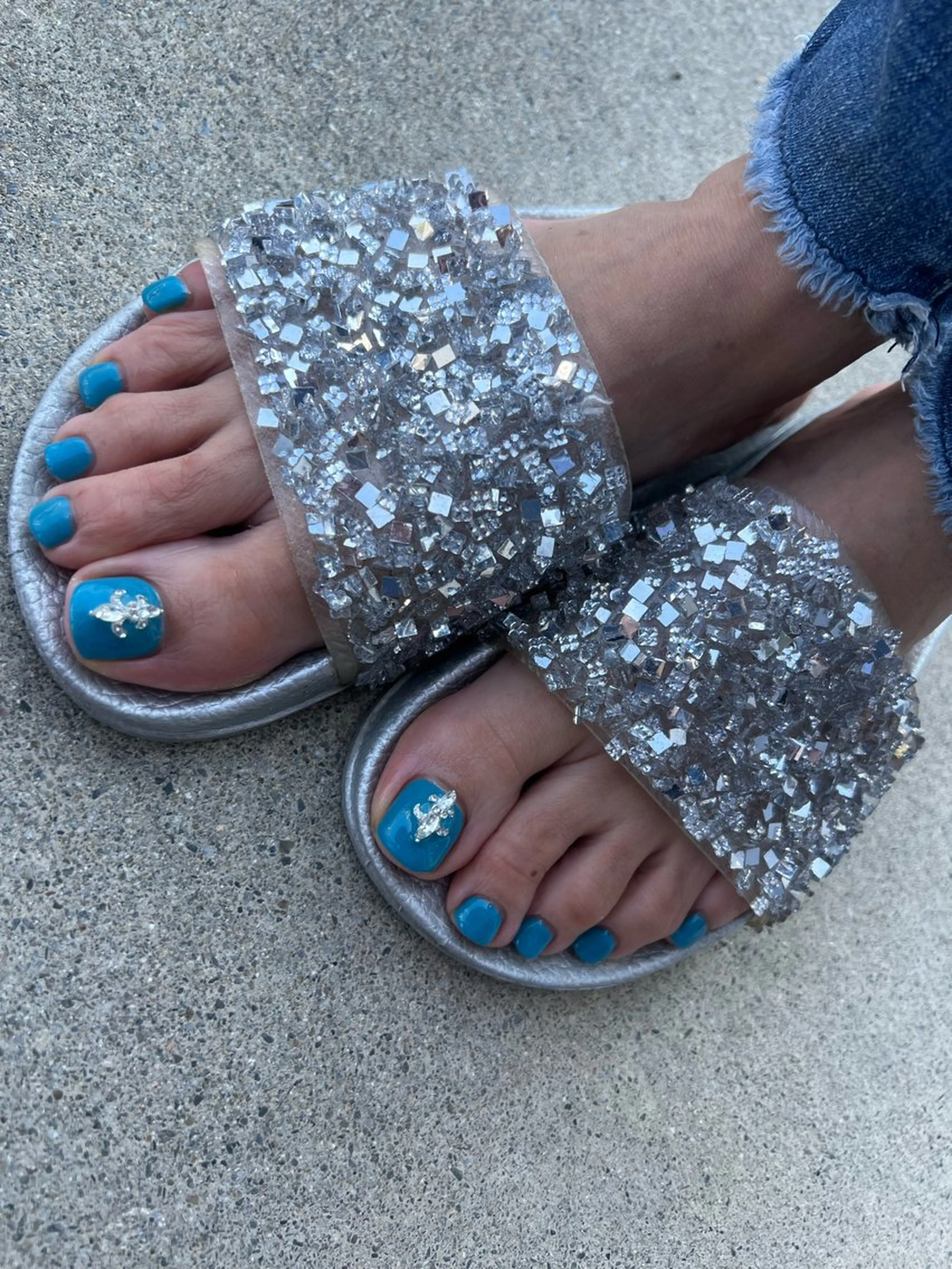 ネイル フットネイル シルバー LACHIC NOZOMIのネイルデザイン