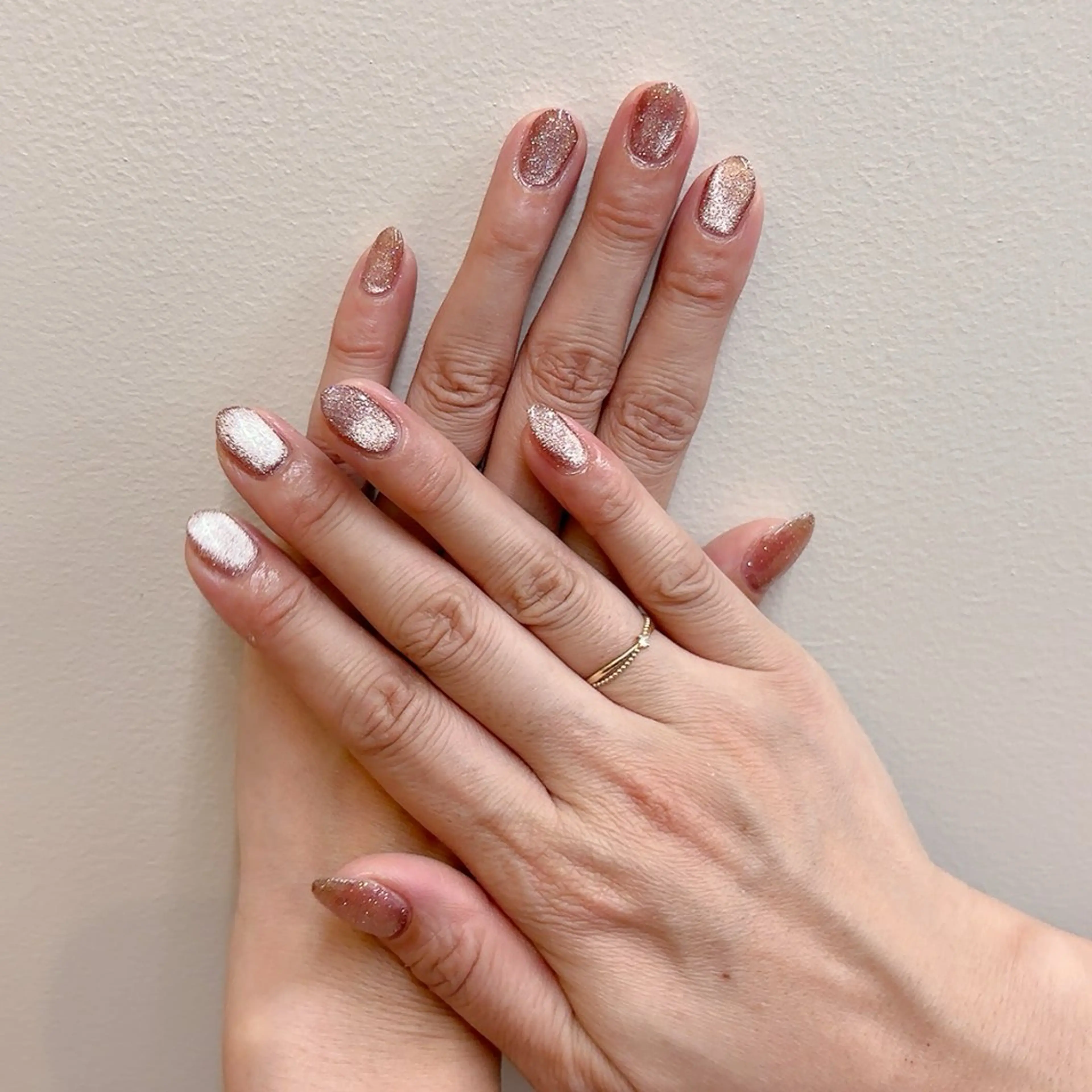 ネイル キラキラネイル マグネットネイル マグネットワンカラー ワンカラーネイル yui TRIOSのネイルデザイン