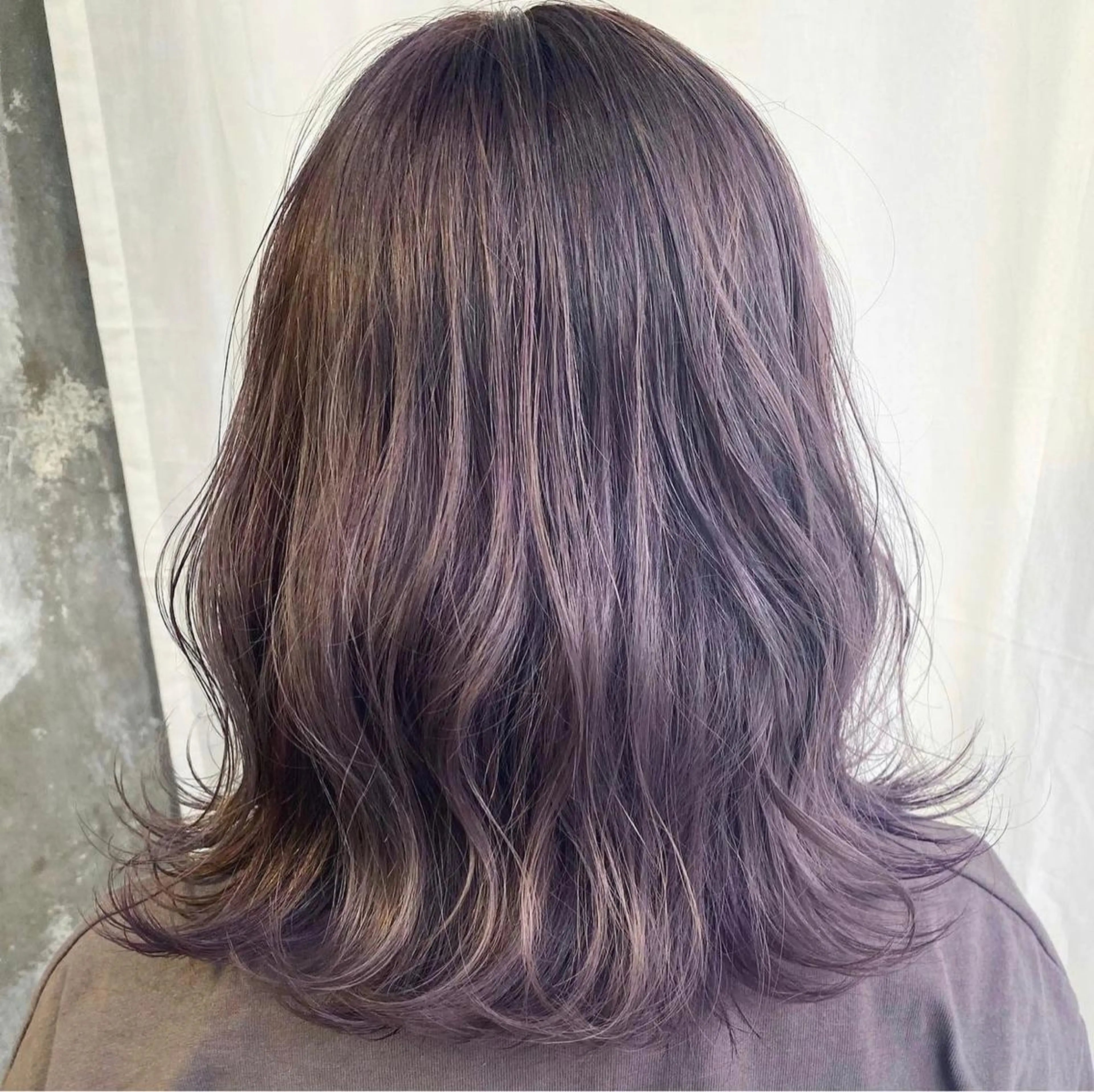 セミロング カラー ヘアアレンジ ヘアカラー ハッシュレイヤー ༊*·˚ リナのヘアスタイル