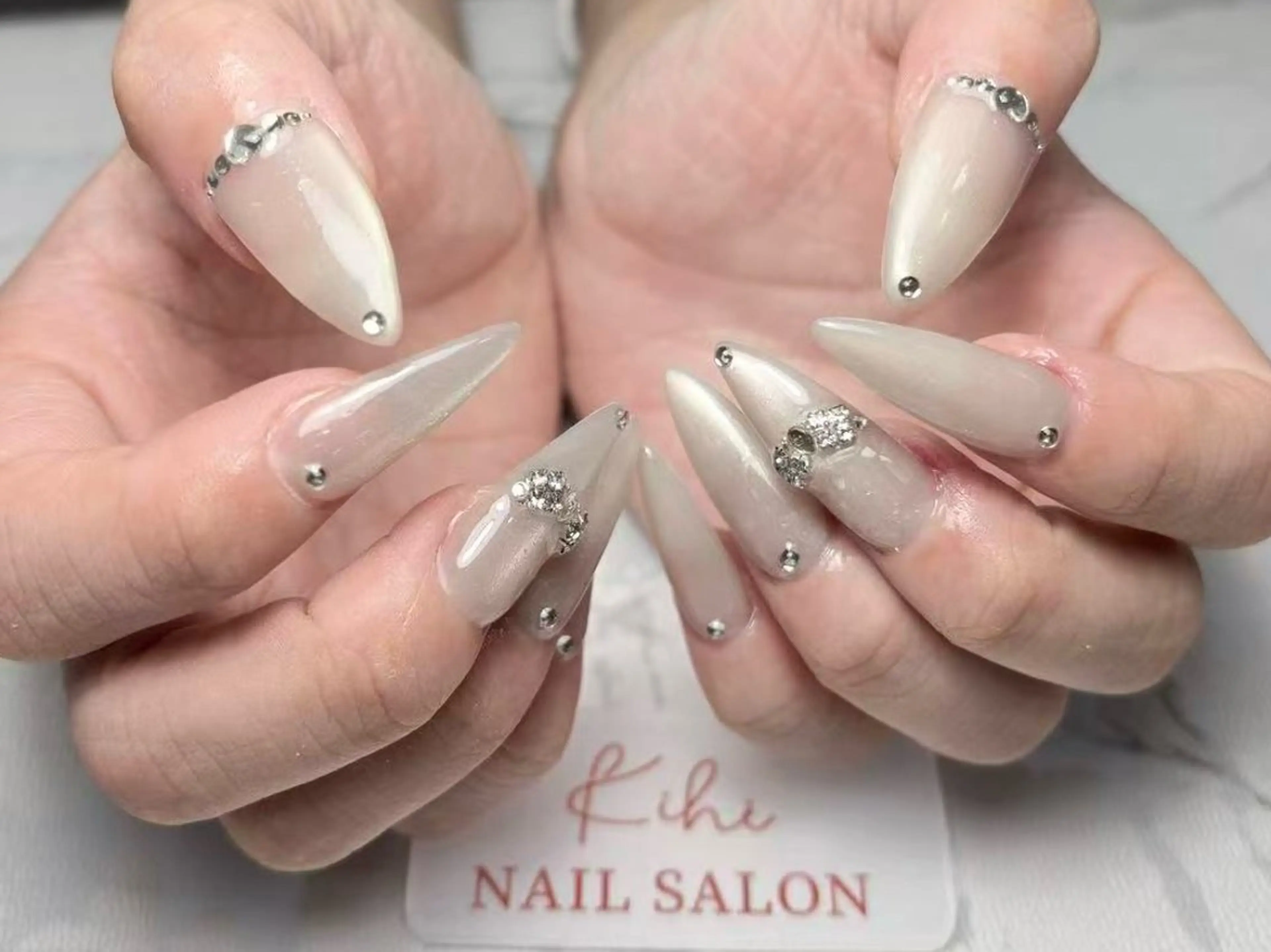 ネイル アートネイル フレンチネイル ジェルネイル グラデーション 韓国ネイル ハンドネイル ハンドケア さくら💮💮 【オフ無料】のネイルデザイン