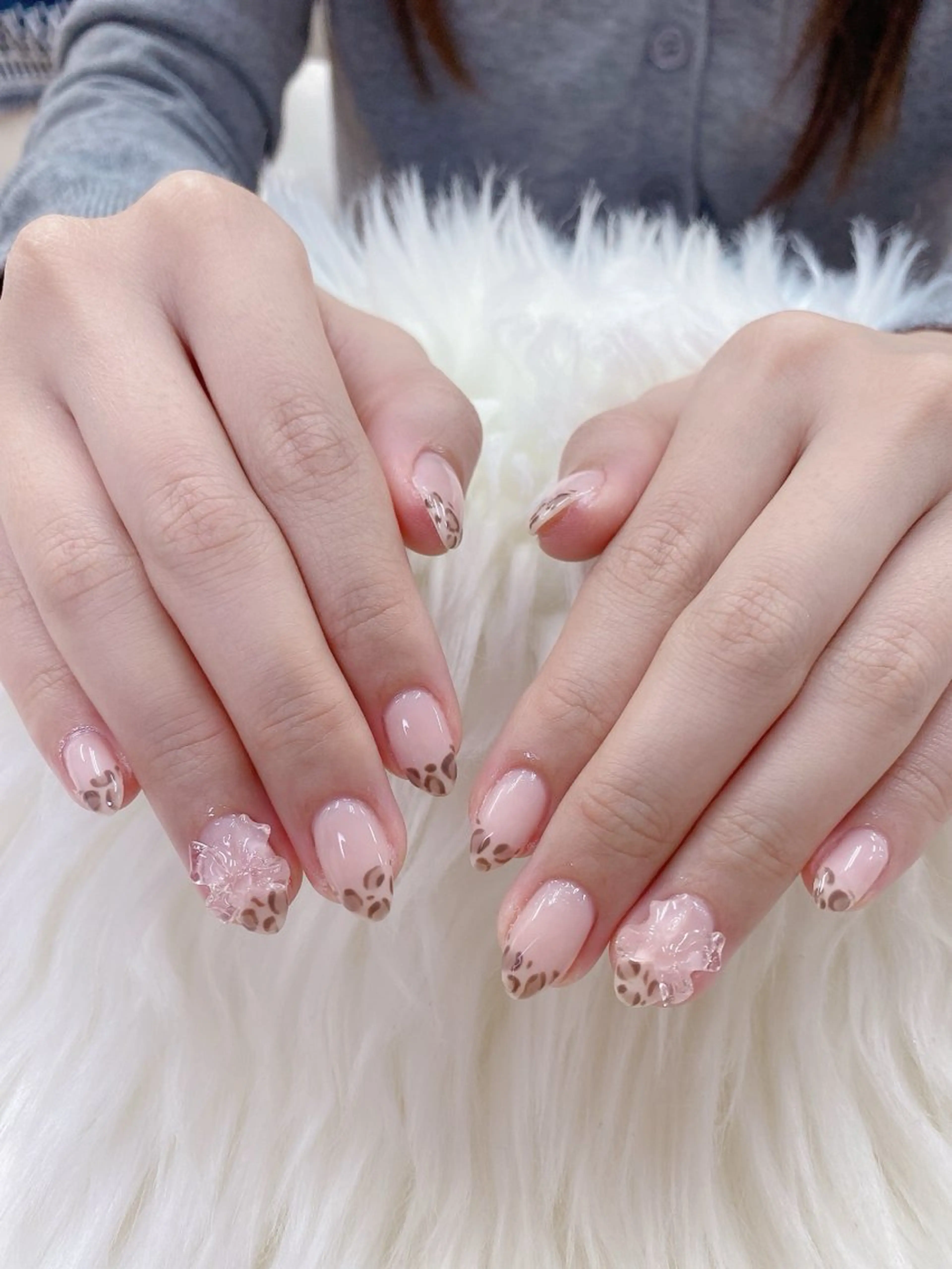 ネイル フレンチネイル グラデーション キラキラネイル 韓国ネイル マグネットネイル ハンドネイル ハンドケア Hara Nail 【パラジェル使用】のネイルデザイン