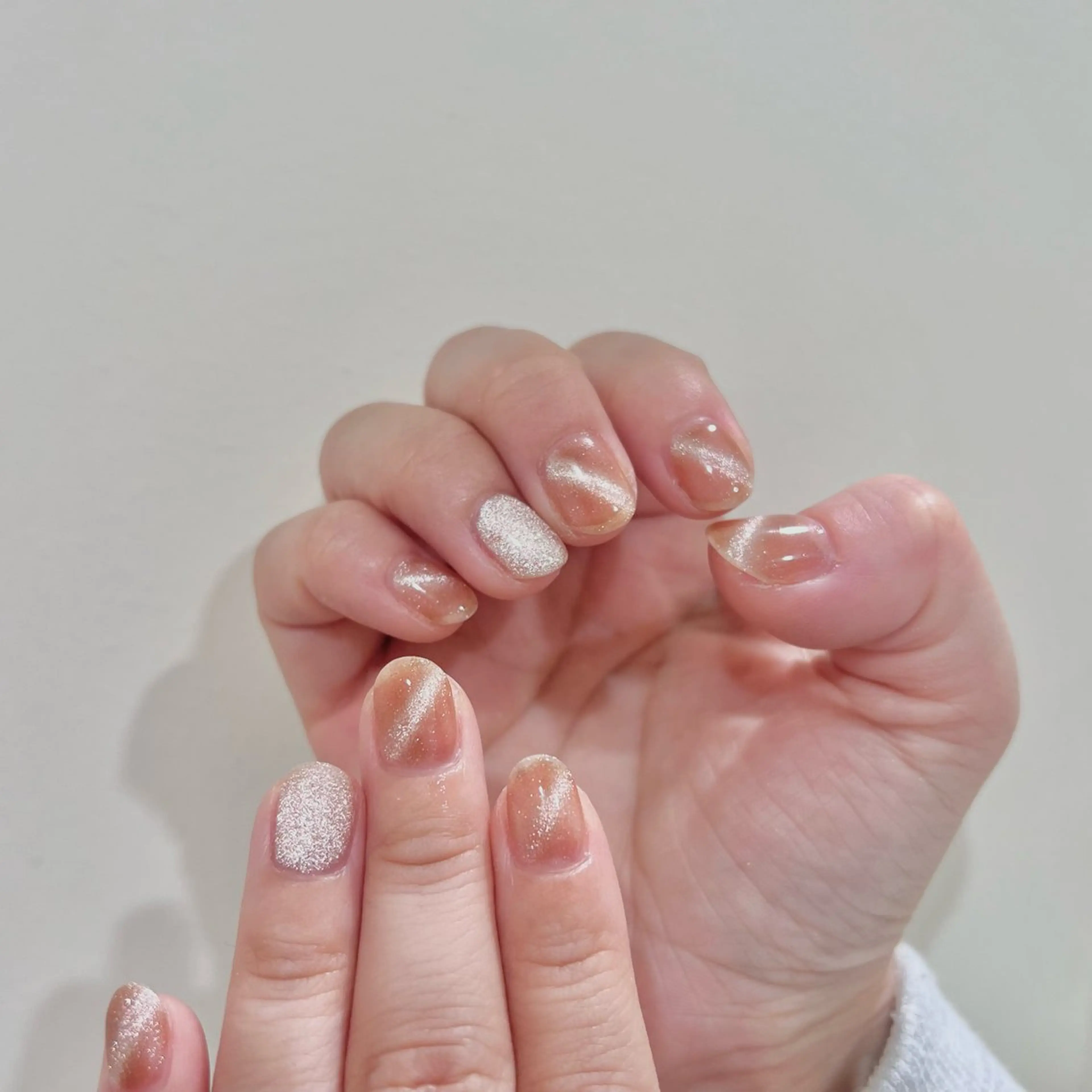 ネイル ブラウン マグネットネイル ハンドネイル 🎀チーク/ちゅるん 🫧chisa🎀のネイルデザイン