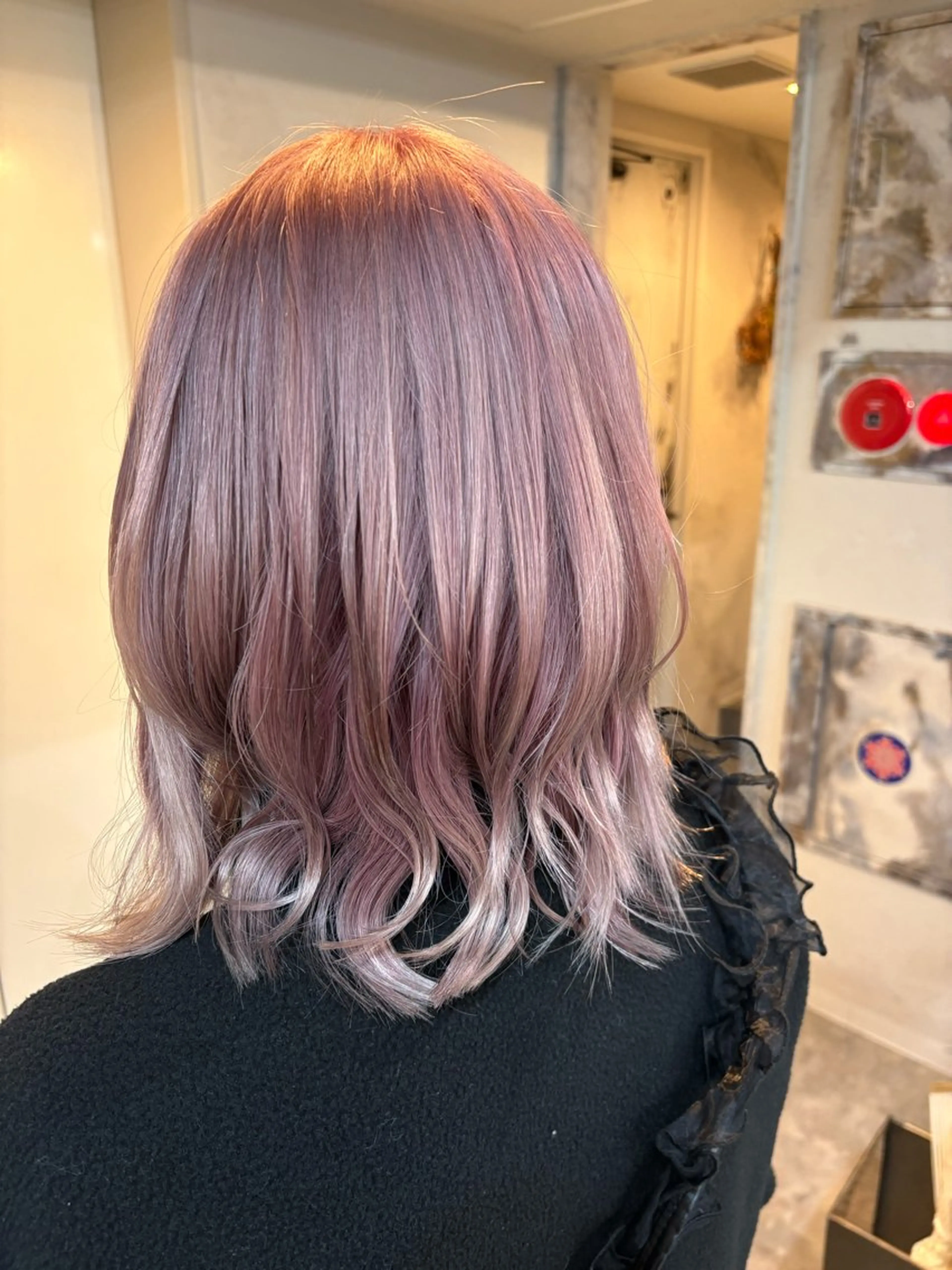 ミディアム カット ヘアカラー シモイケ ルアのヘアスタイル