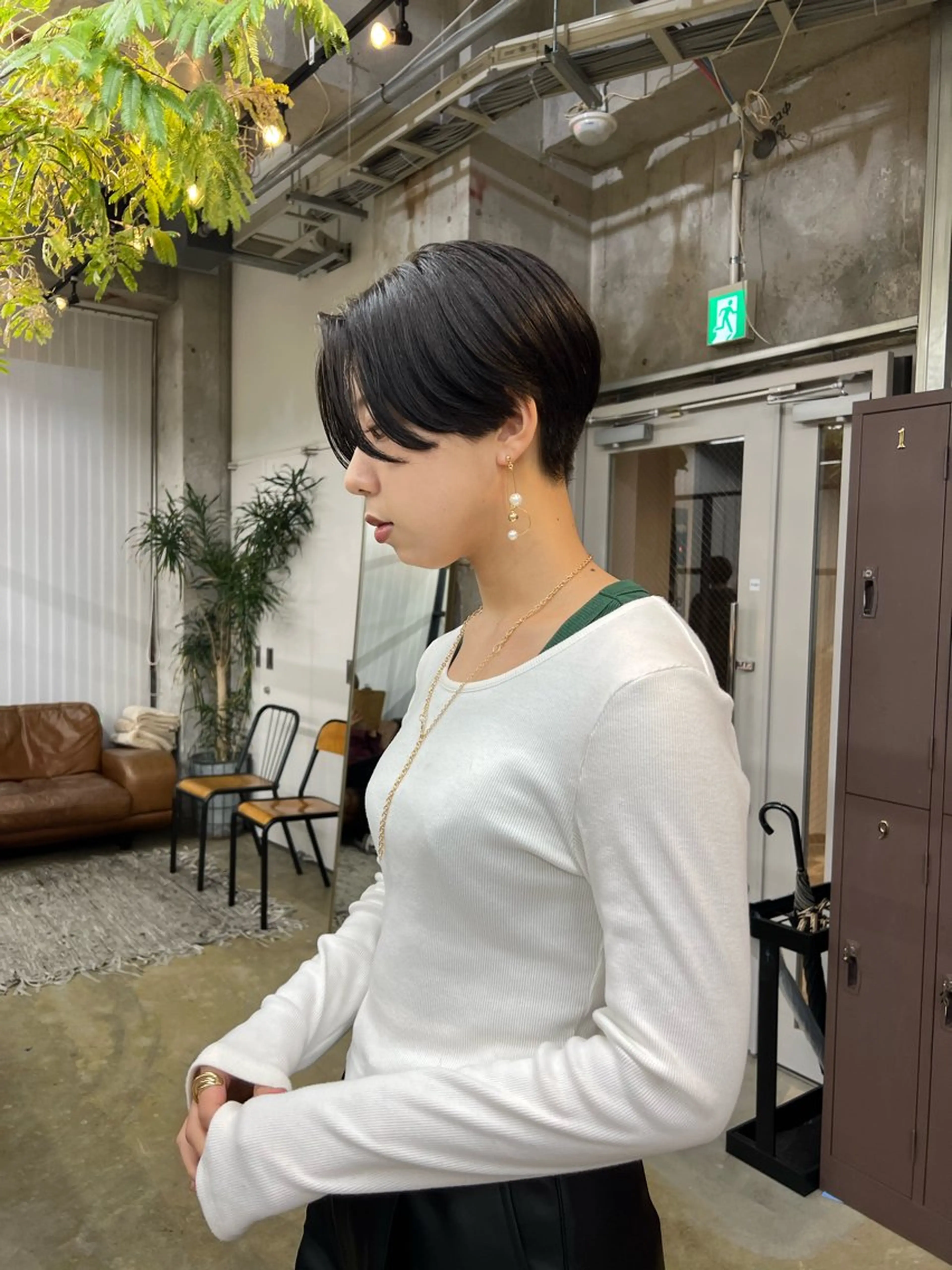 ショート azumi/ボブ/暖 色/オリーブ/縮毛のヘアスタイル