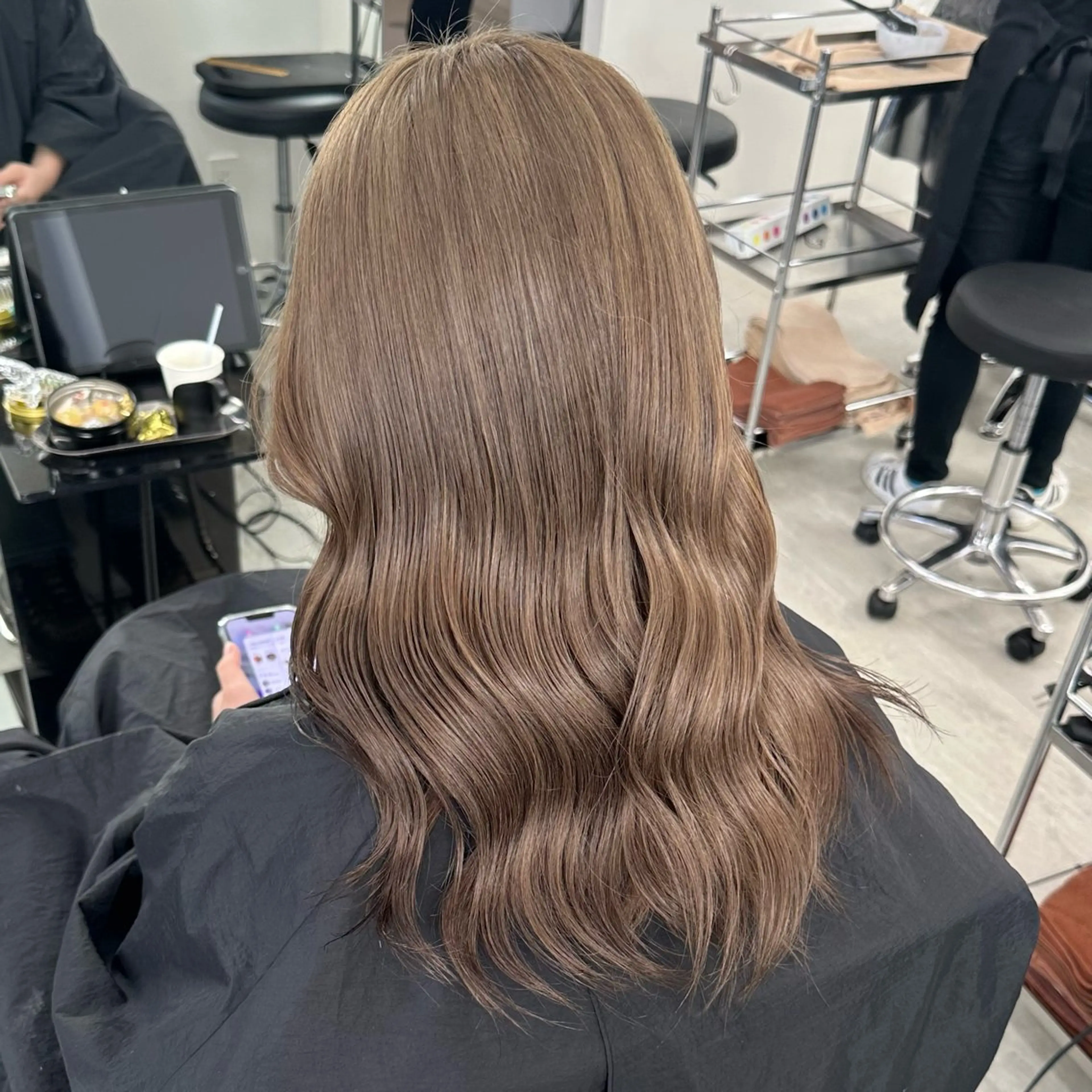 セミロング ヘアカラー トリートメント REAL 心斎橋所属・ブリーチ/ベージュ /natsumiのヘアスタイル