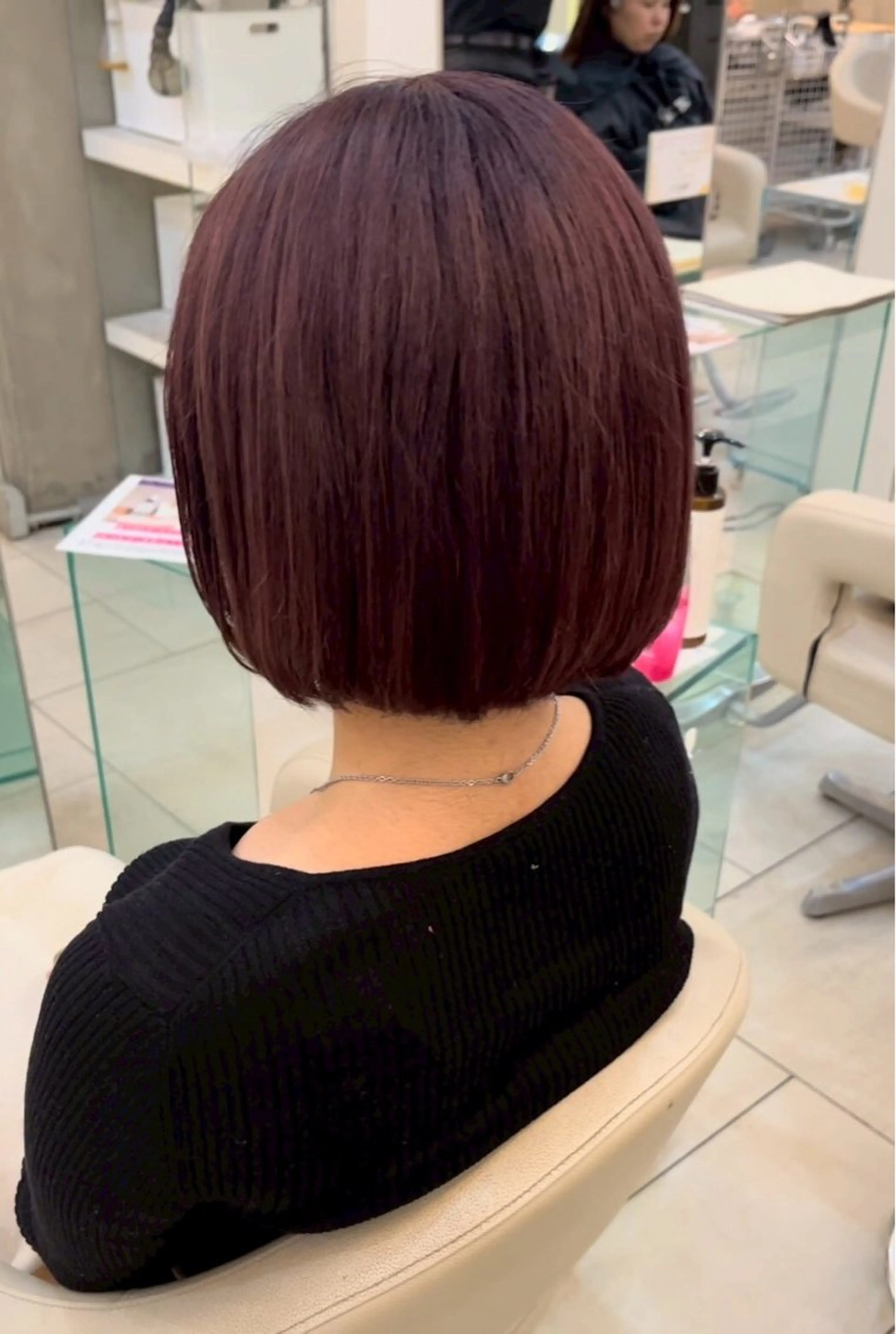 ミディアム カット ヘアカラー トリートメント レイヤー/艶カラー/ ハイトーンのヘアスタイル