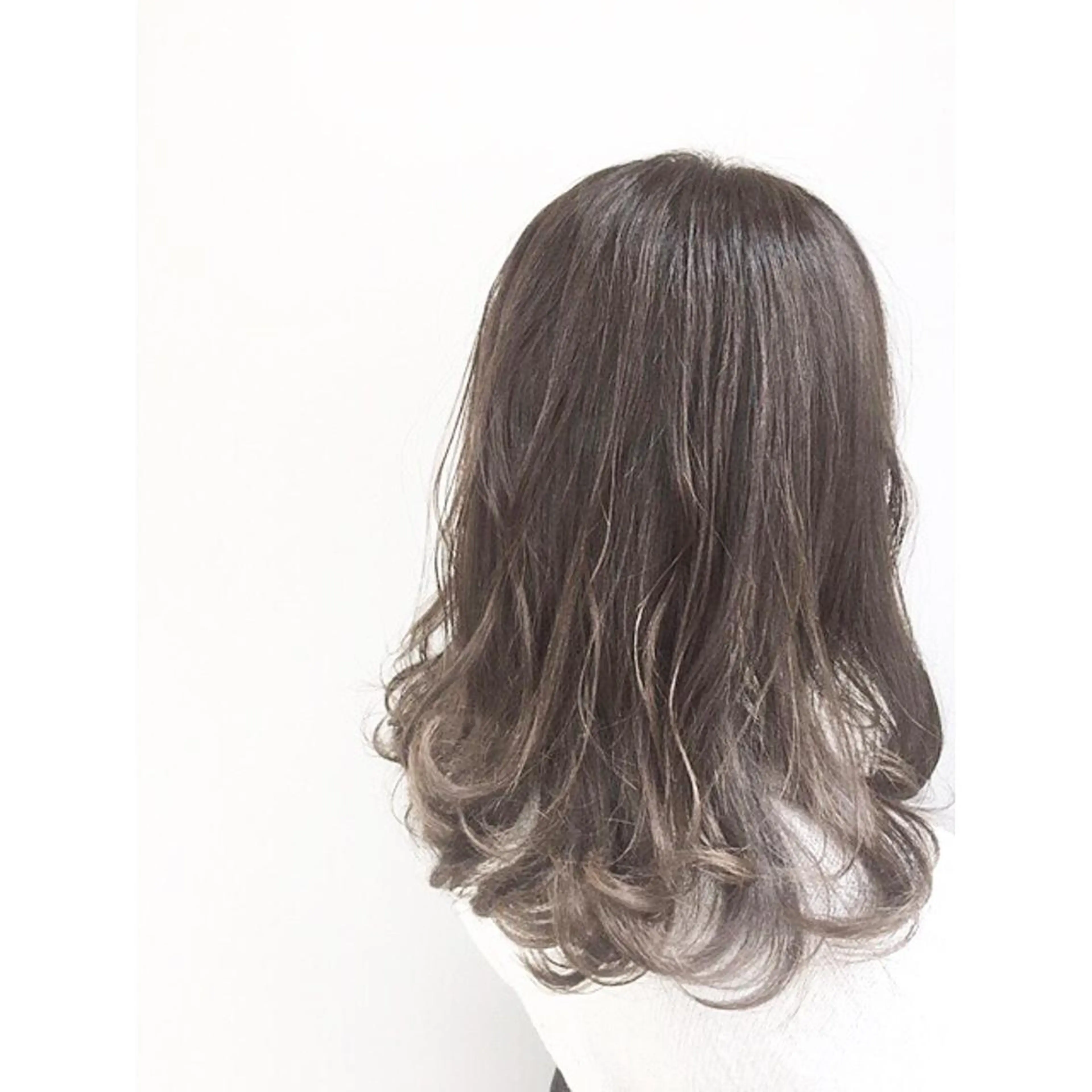 セミロング カラー グレージュ ハイライトカラー オレンジ ハイライト 髪質改善/透感カラー 山下輝人のヘアスタイル