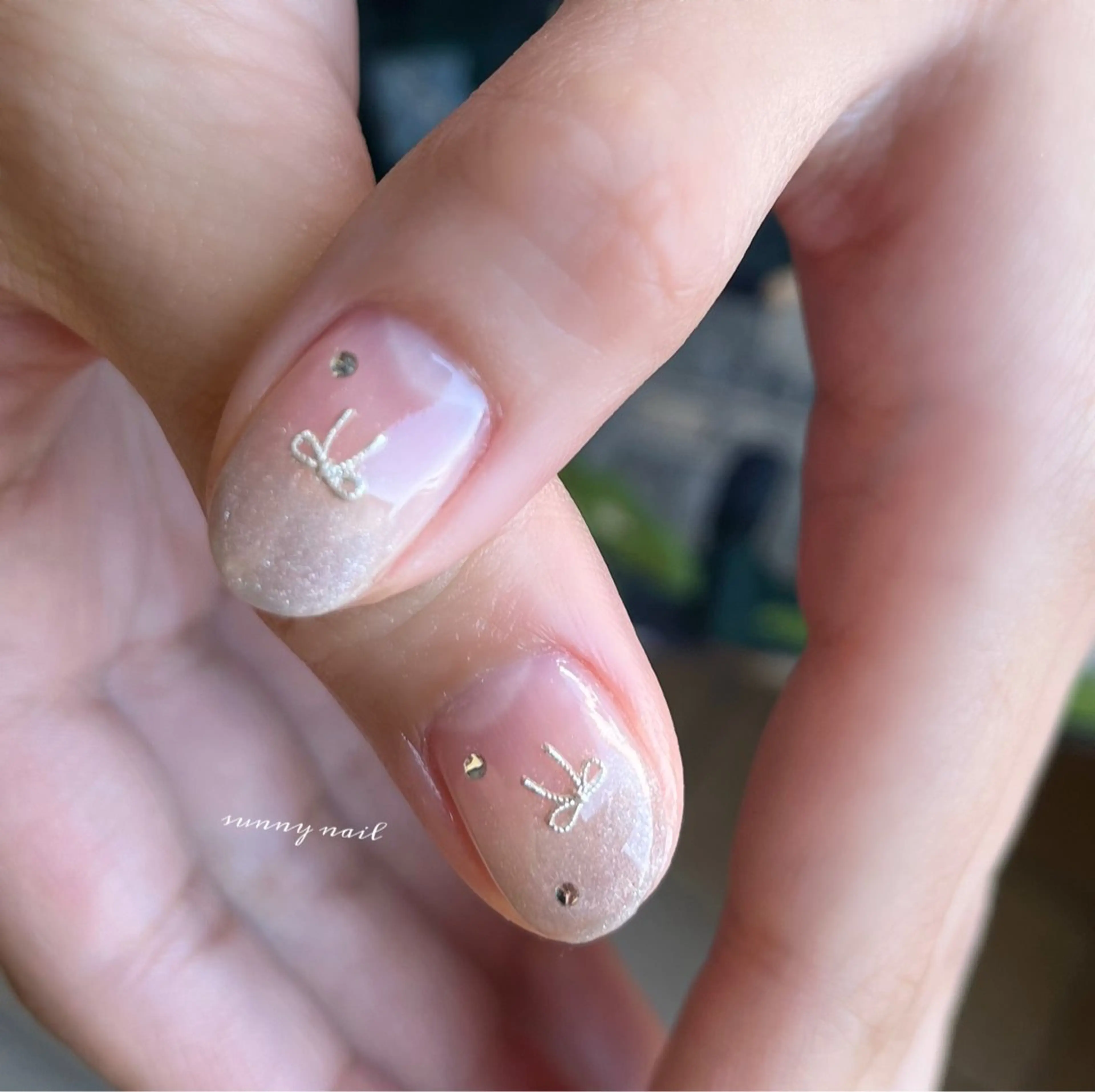 ネイル ジェルネイル ガーリー グラデーション マグネットネイル パラジェル sunny nailのネイルデザイン