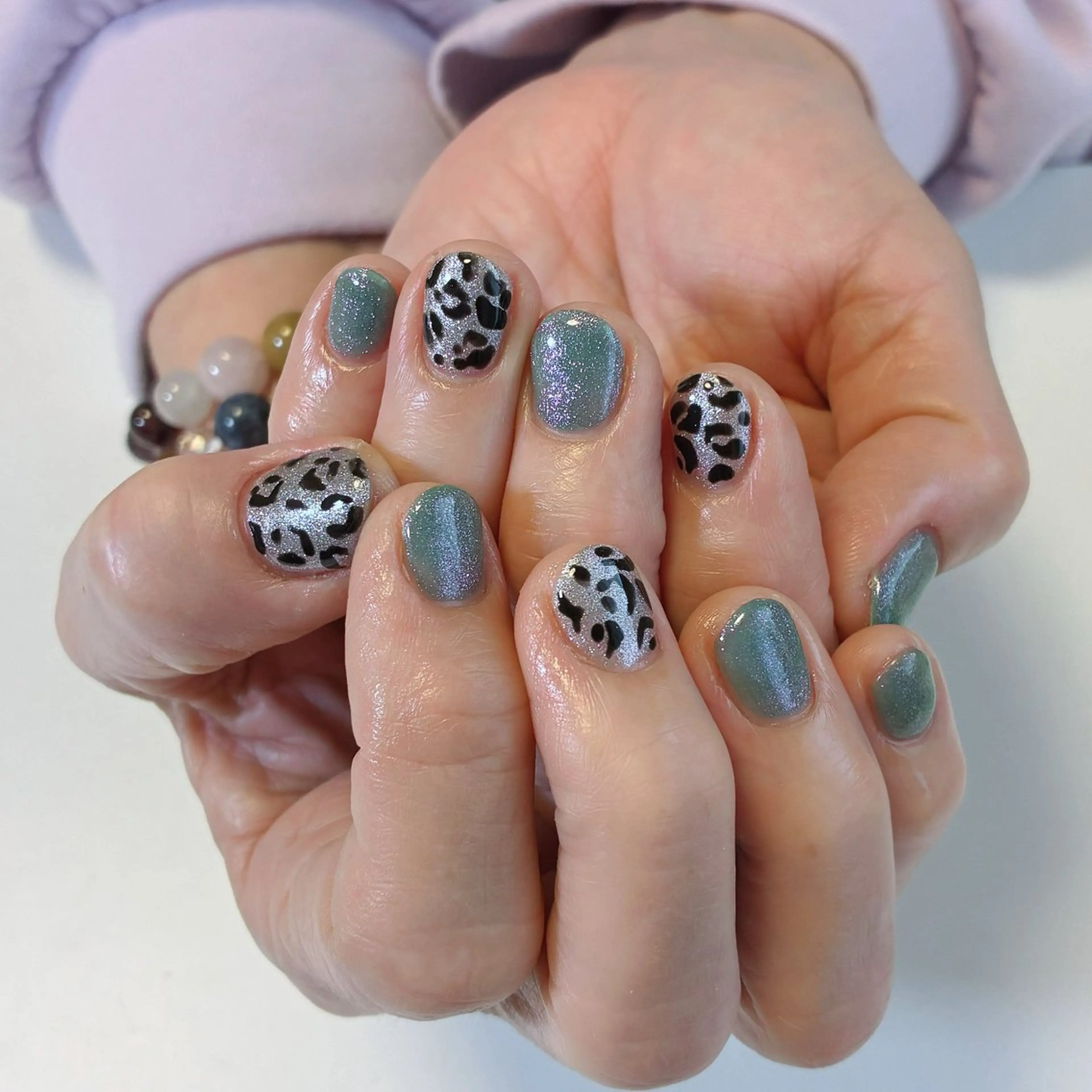 ネイル アートネイル グリーン ワンカラーネイル シルバー ハンドネイル ネイルサロン💎 Bibiのネイルデザイン