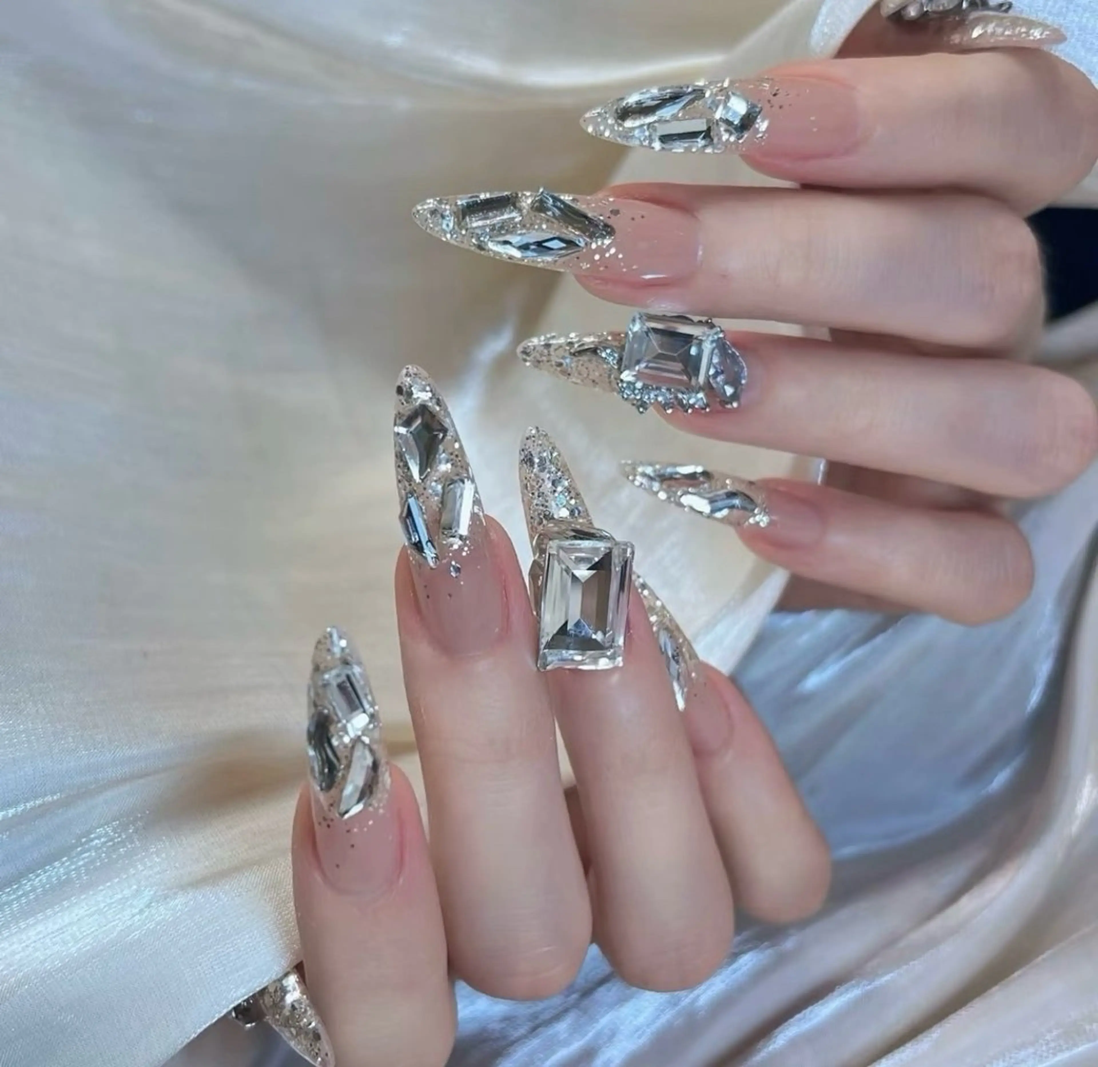 ネイル チークネイル 長さ出し フラワーネイル フレンチネイル ガーリー SunNail池袋駅 ワンホンネイルのネイルデザイン