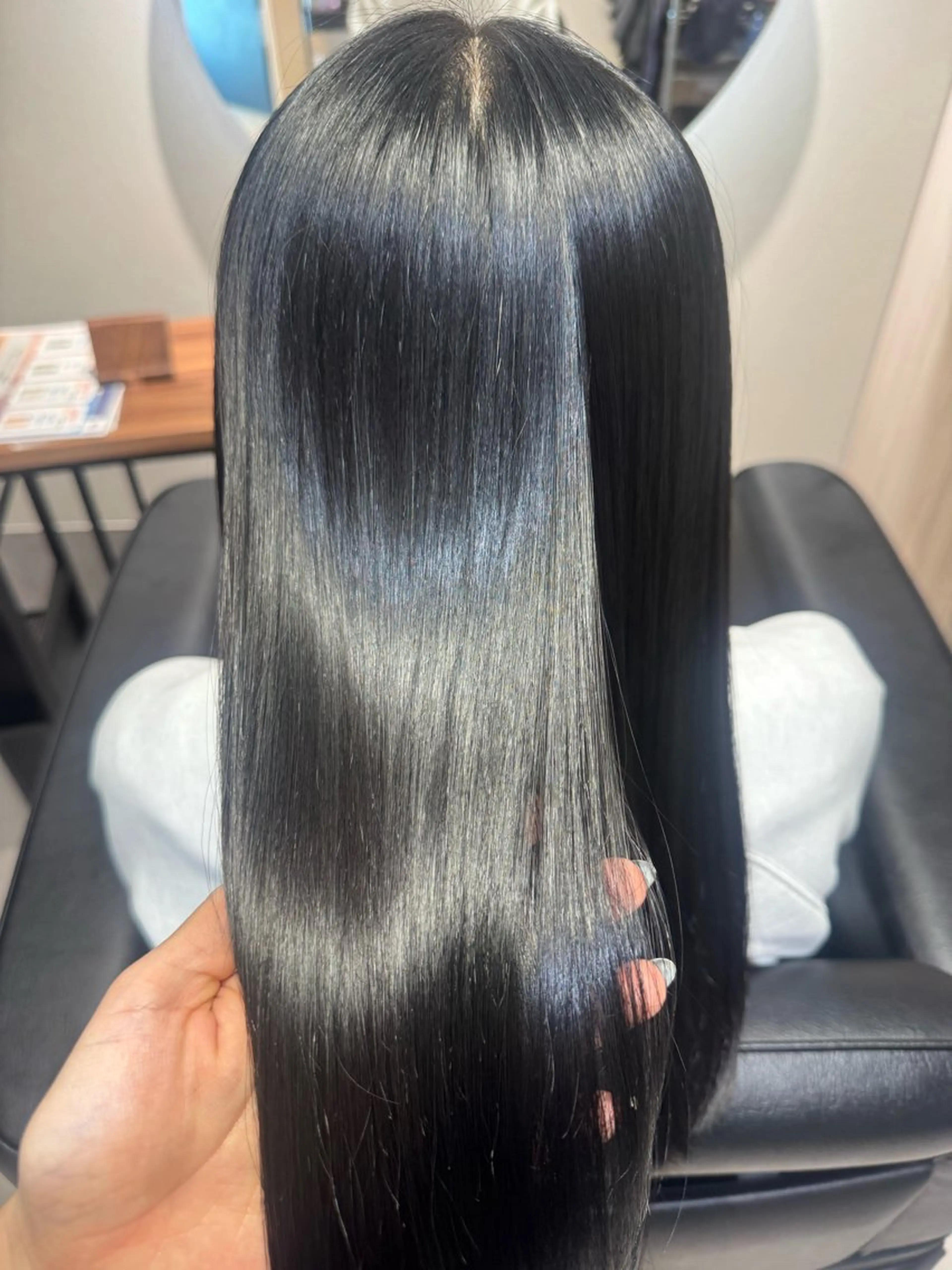 ロング カット ヘアカラー 縮毛矯正 トリートメント NAVY 橋本心 縮毛矯正のヘアスタイル