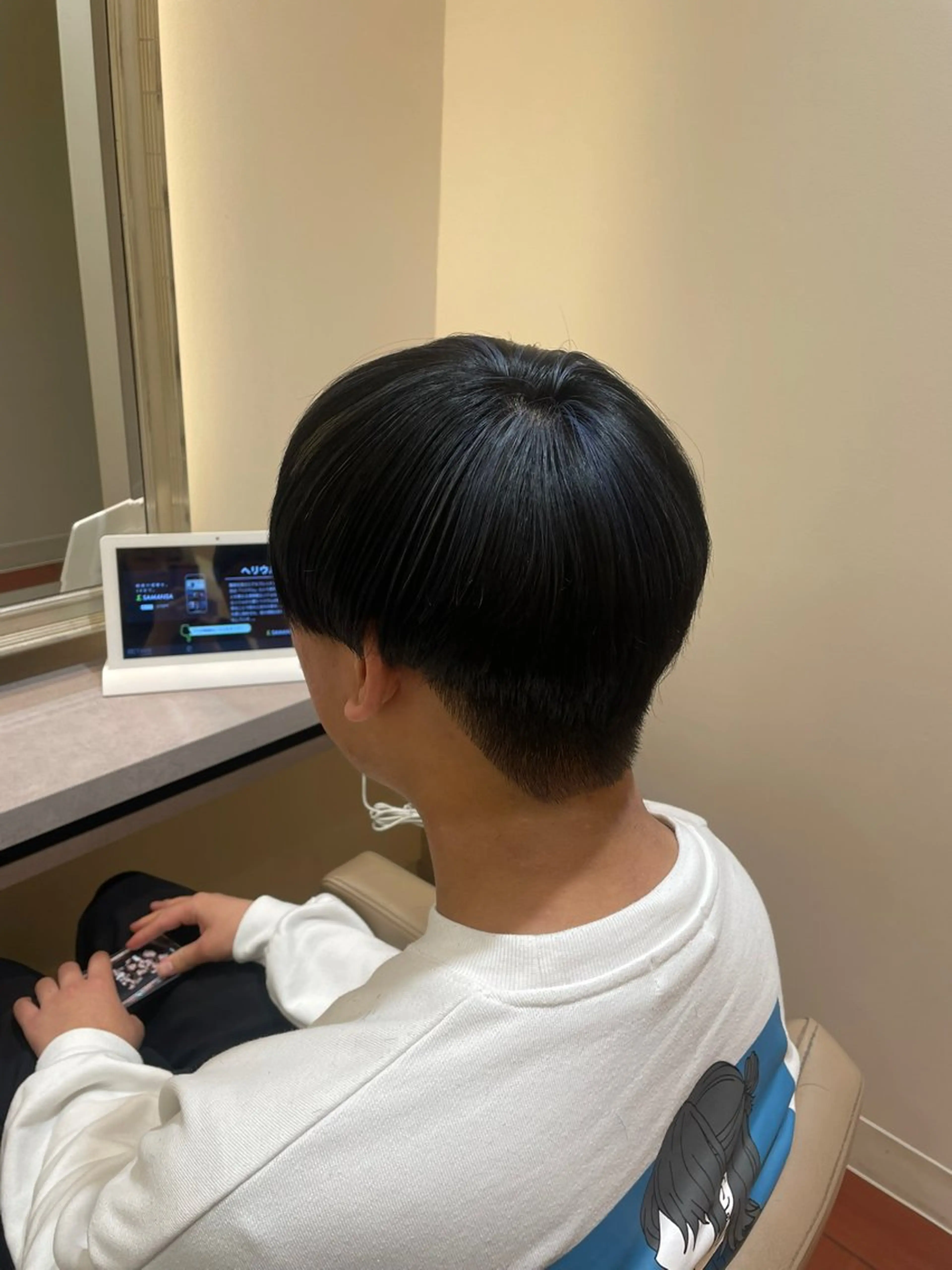 メンズ マッシュ 刈り上げ 三富 陽菜のヘアスタイル