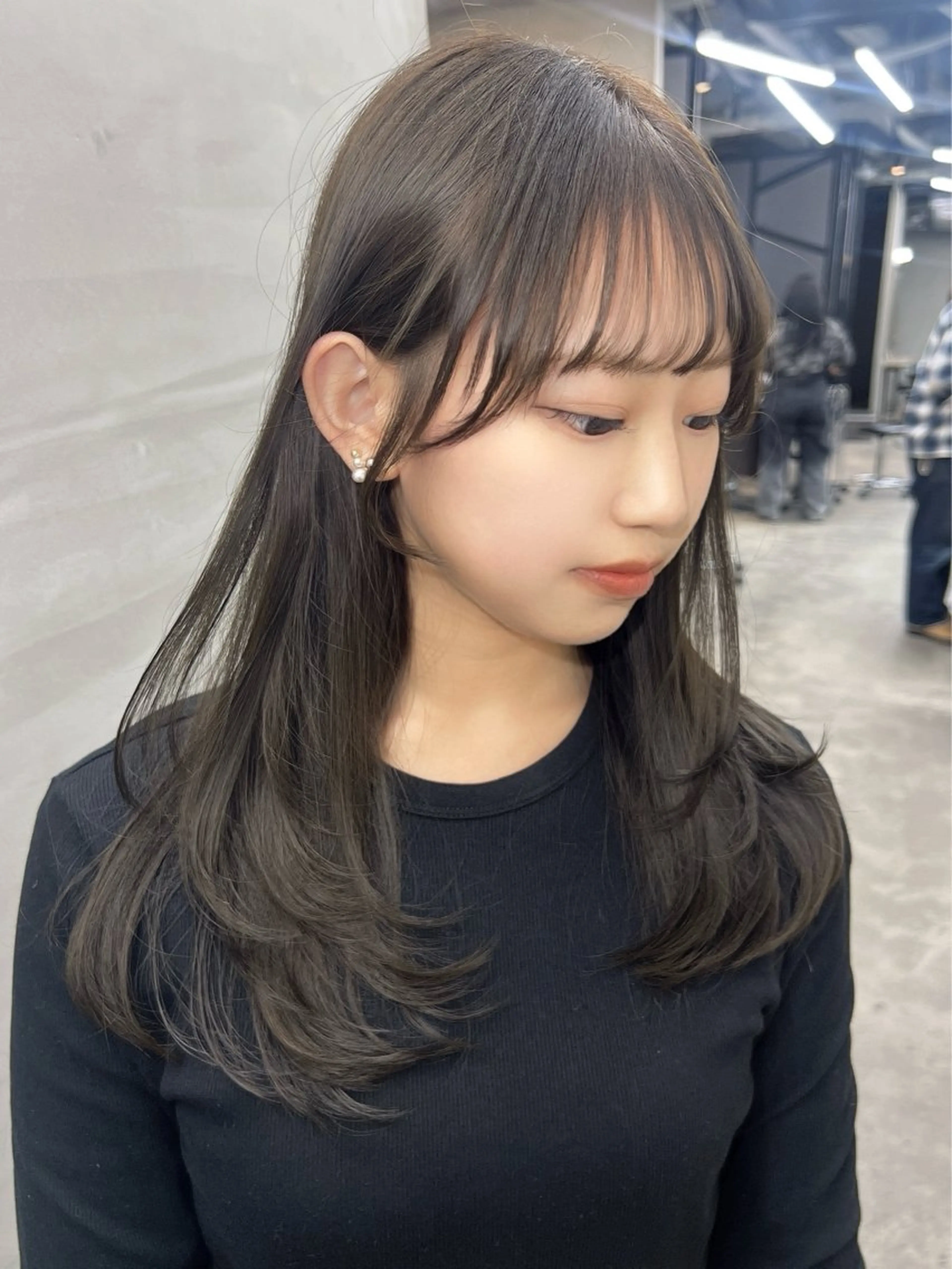 ミディアム カラー 透明感カラー 髪質改善 レイヤーカット 縮毛矯正 トリートメント カット ヘアカラー トリートメント 前髪/顔まわりカット 艶髪/髪質改善/縮毛のヘアスタイル