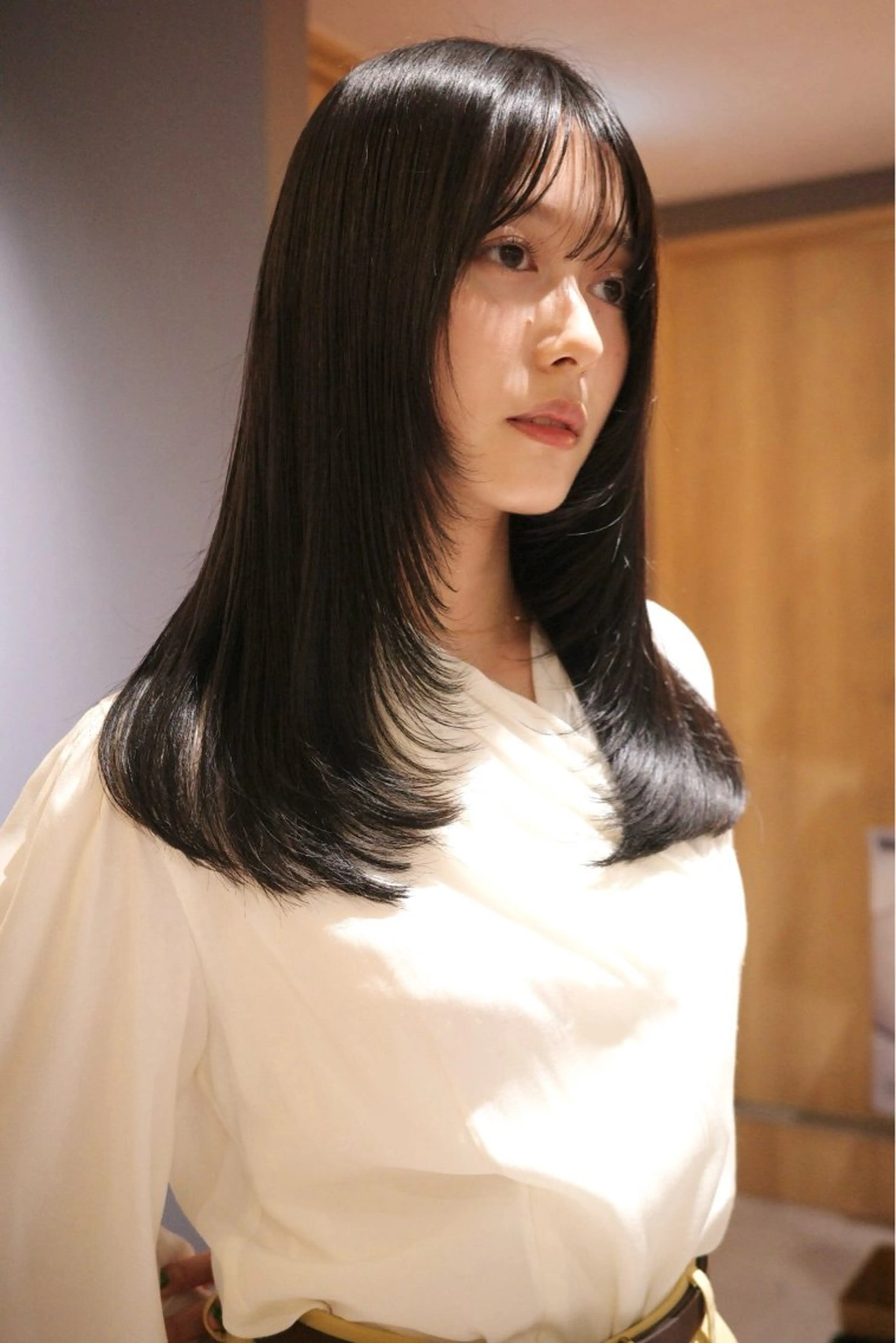 セミロング 顔まわりレイヤー レイヤーカット カット ヘアカラー 緑川 瑞穂のヘアスタイル