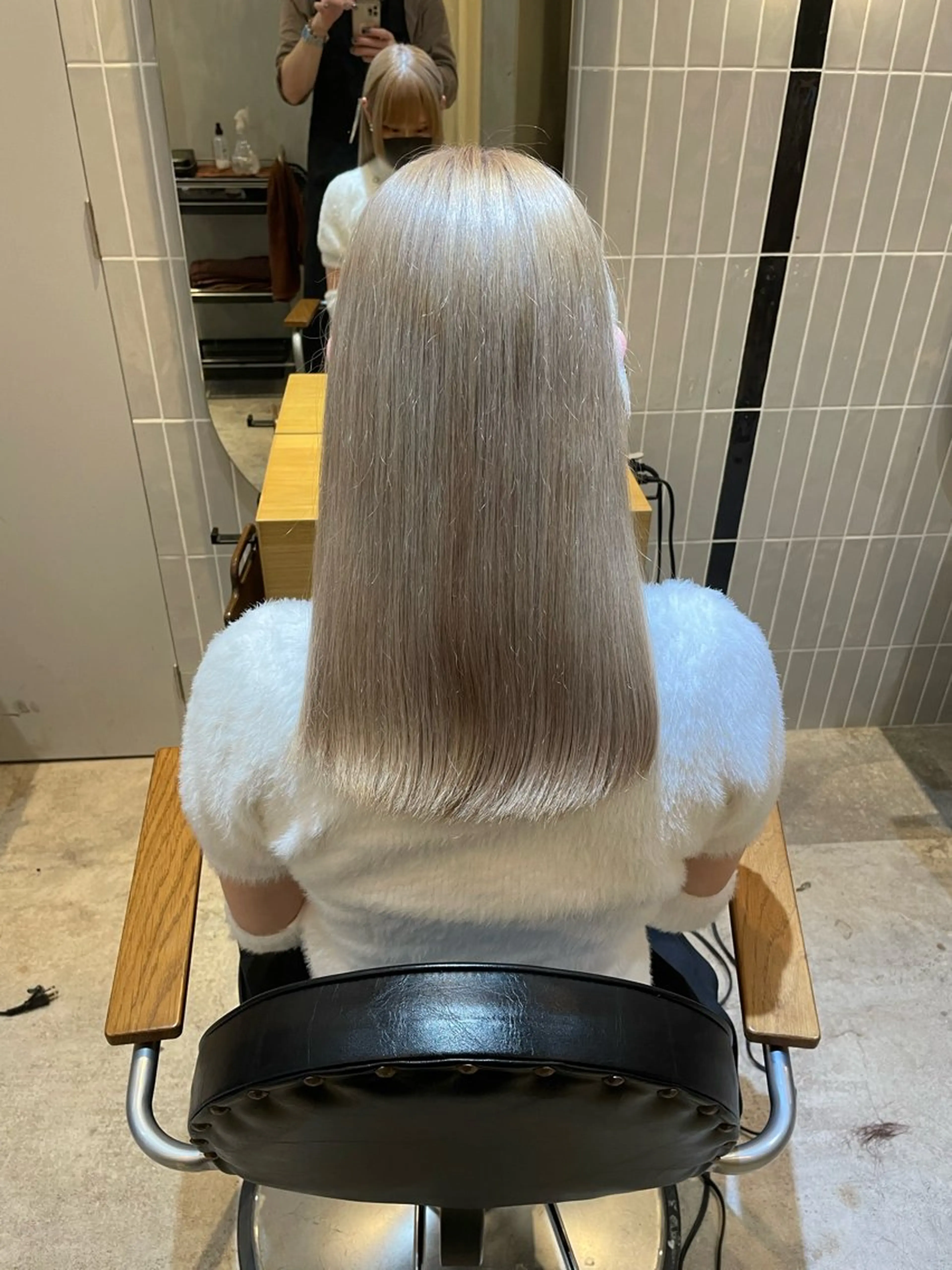 セミロング 複雑履歴に対応ブリー チ無しダブルカラーのヘアスタイル