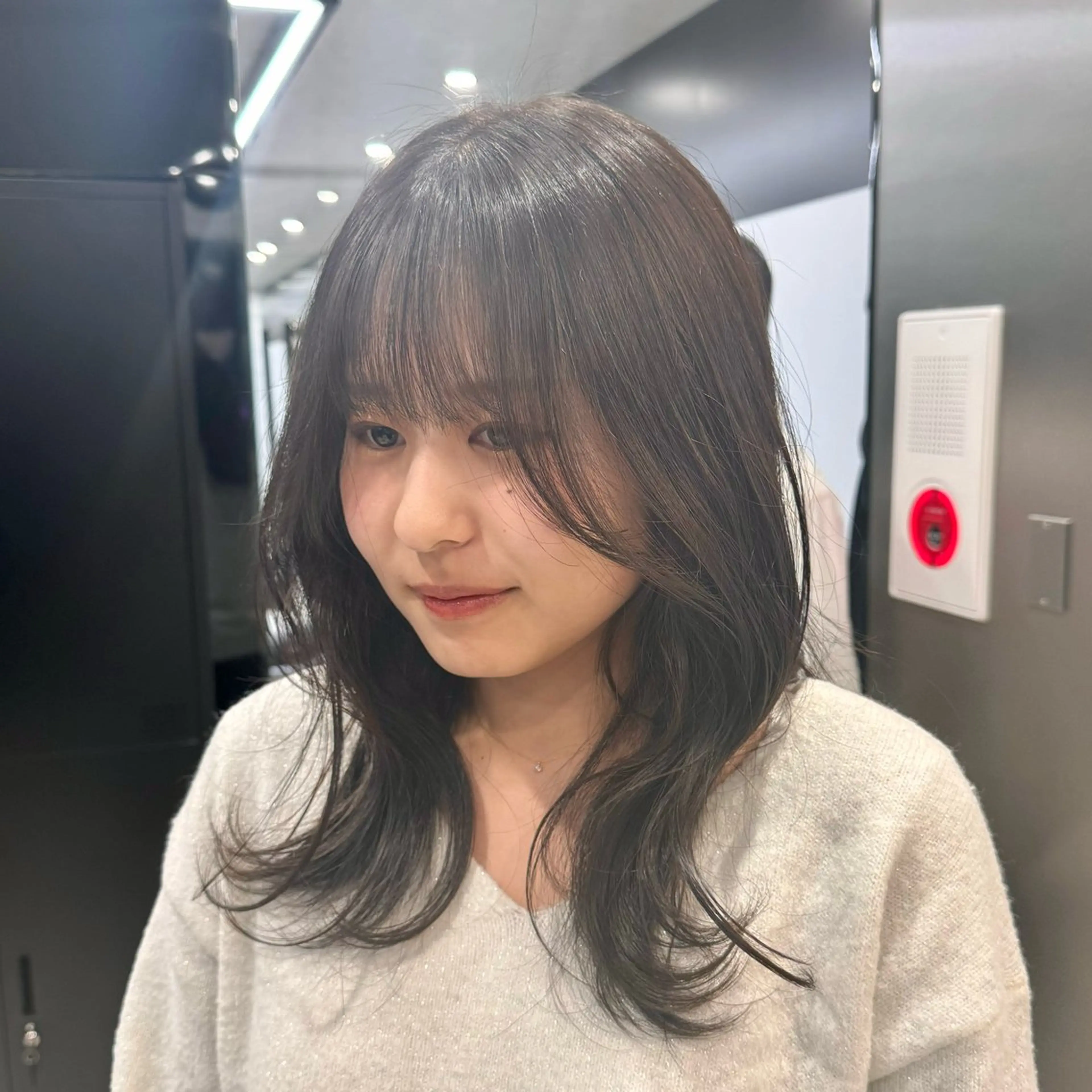 ロング カラー 透明感カラー グレージュ オリーブグレージュ オリーブグレー カット ヘアカラー 新宿/顔周りカット/ レイヤー/がっきーのヘアスタイル