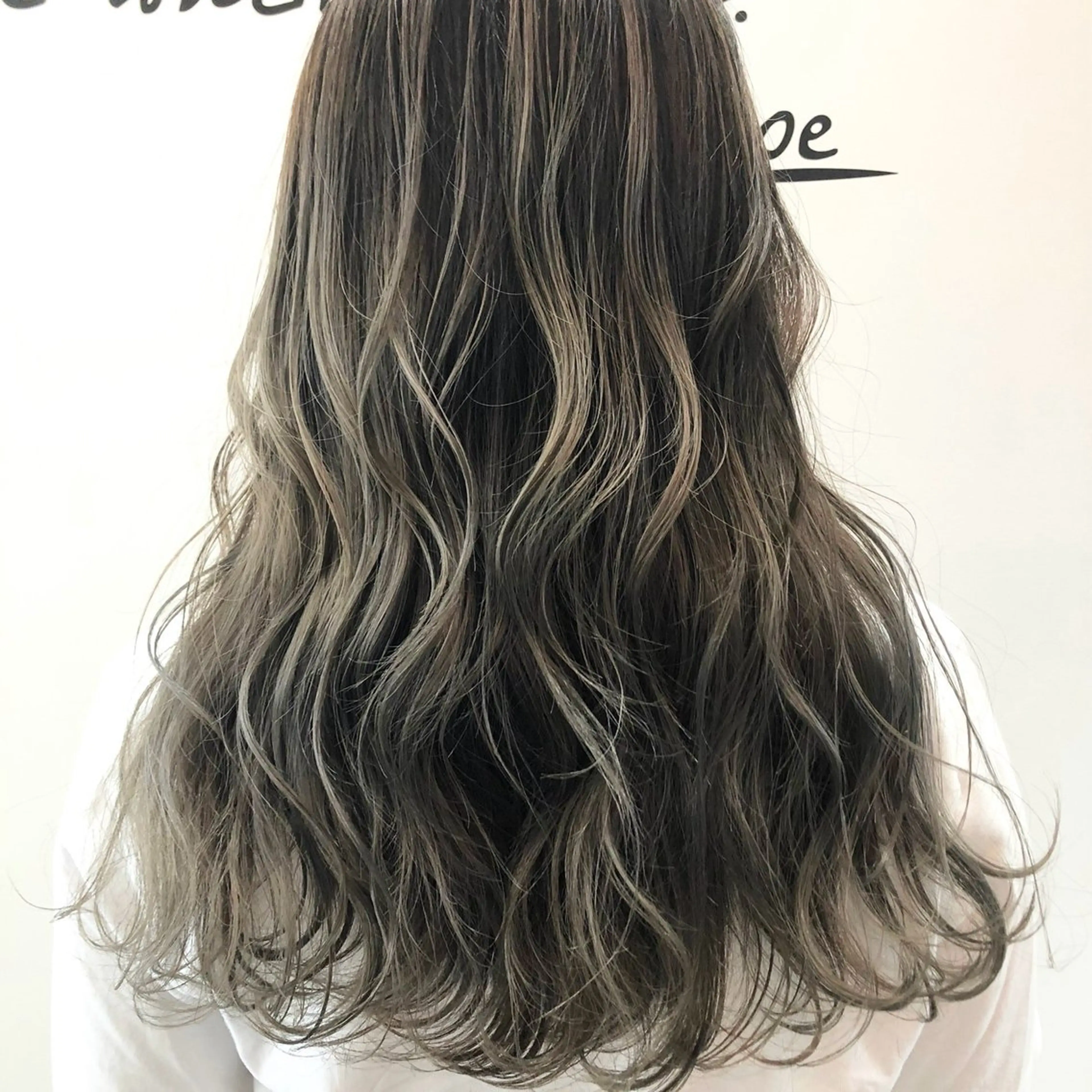 ロング カラー ヘアカラー トリートメント 黒阪 なみのヘアスタイル