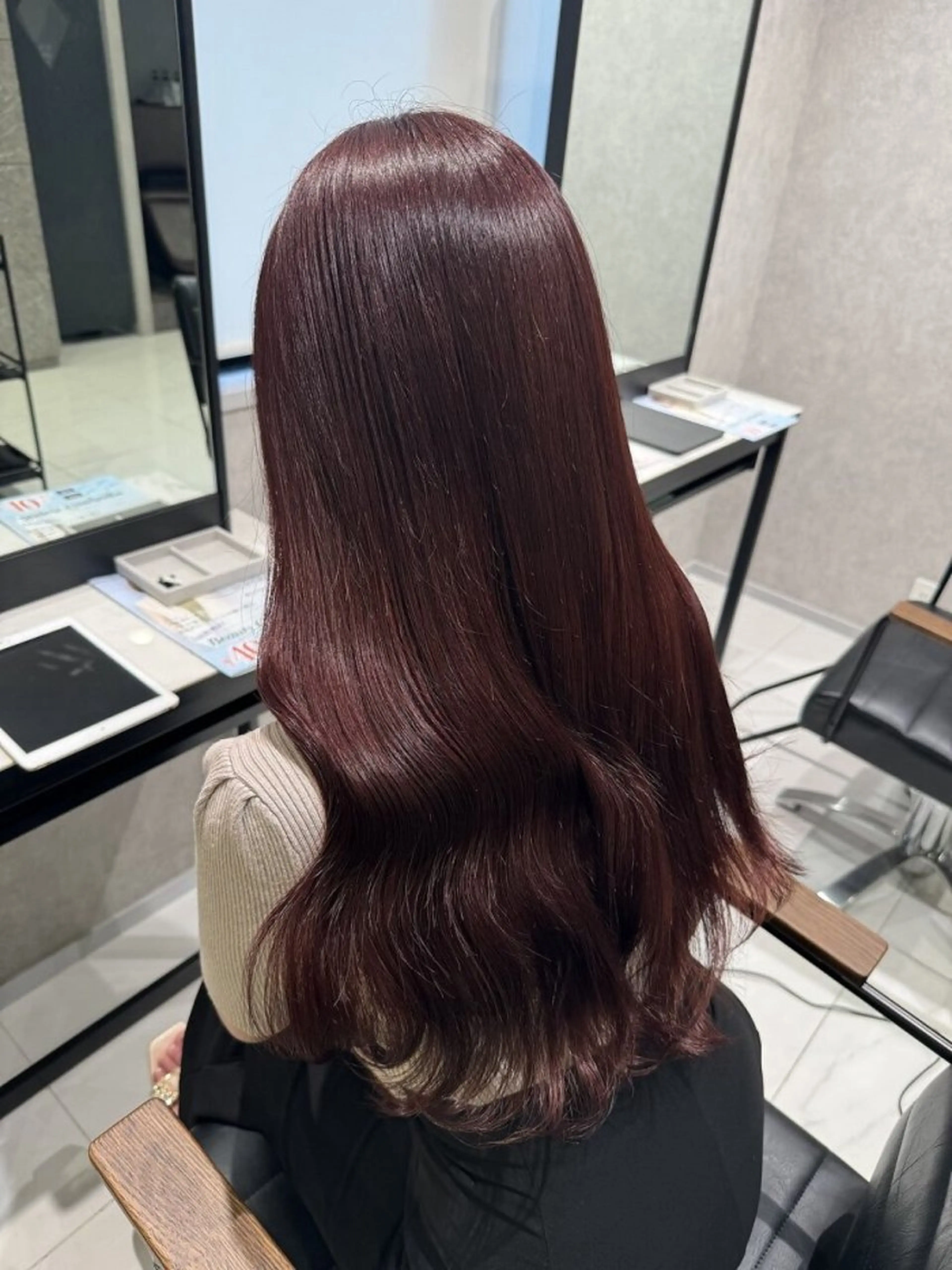 ロング ヘアカラー 𝒔𝒂𝒚𝒂🫧 赤みレス透け感カラーのヘアスタイル