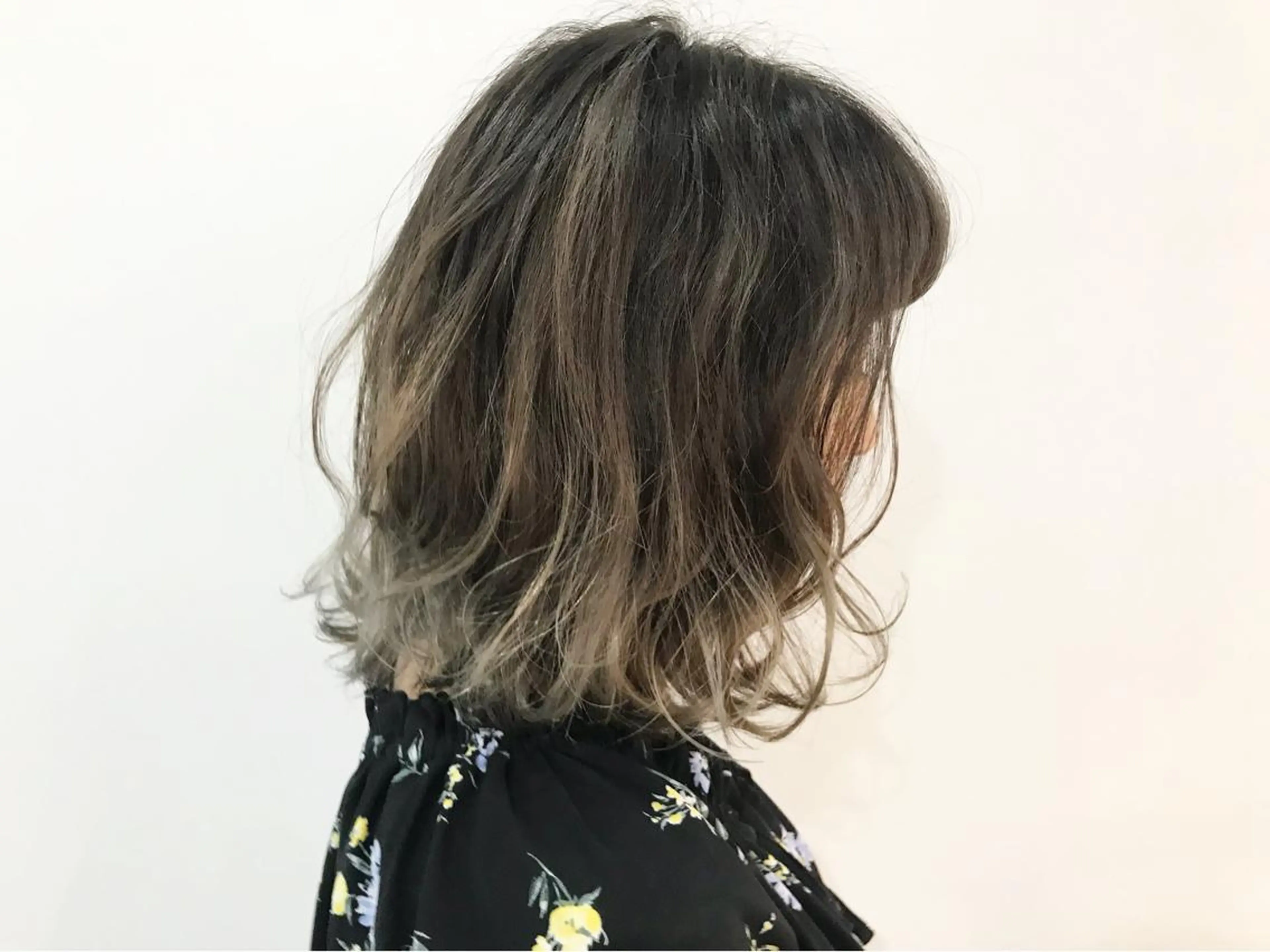 ミディアム カラー バレイヤージュ グラデーションカラー レイヤーカット ウルフカット レイヤーカット上柿のヘアスタイル