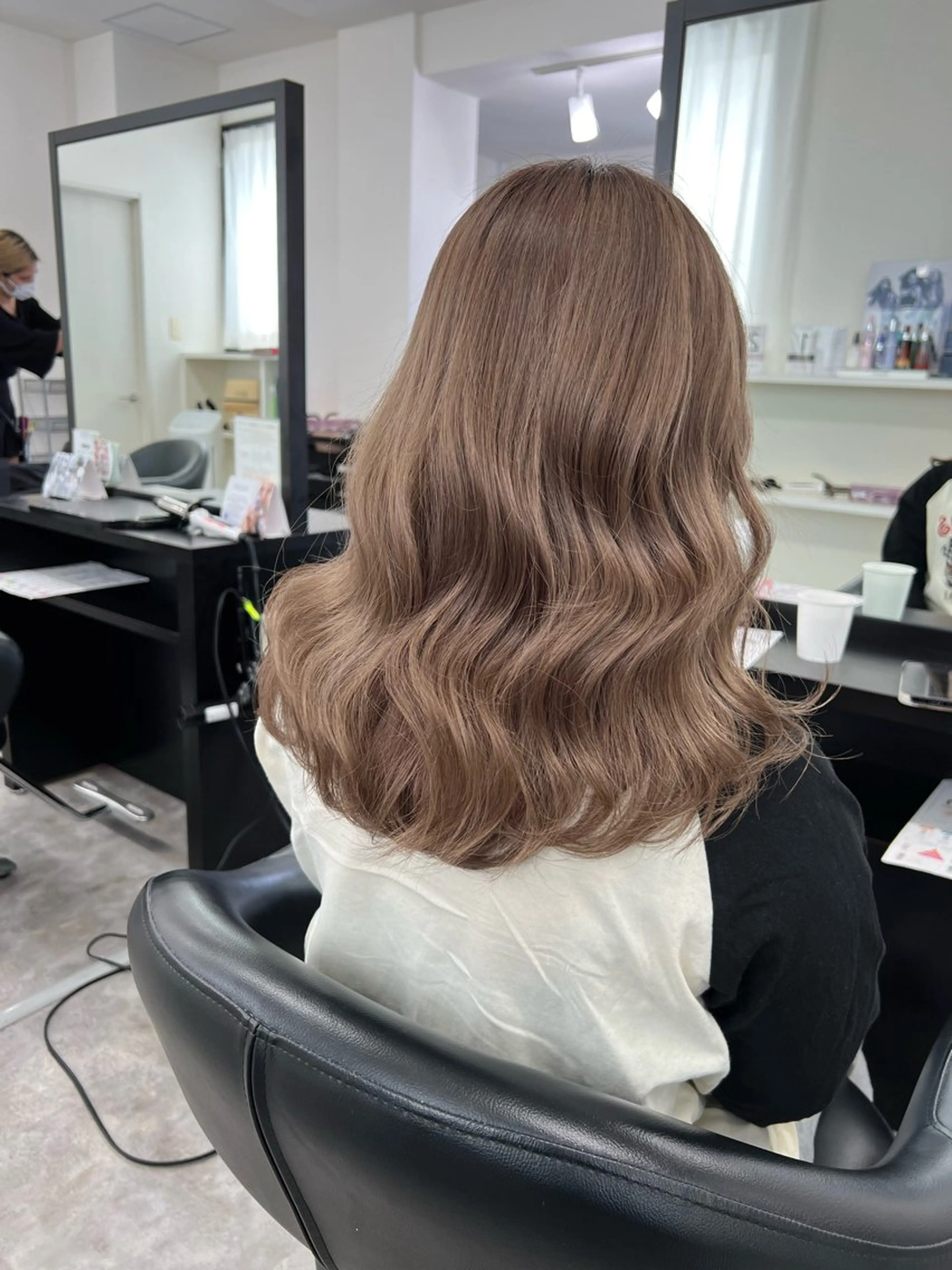 セミロング カラー ベージュカラー ミルクティーベージュ ヘアカラー C'LD Hair トモヤのヘアスタイル