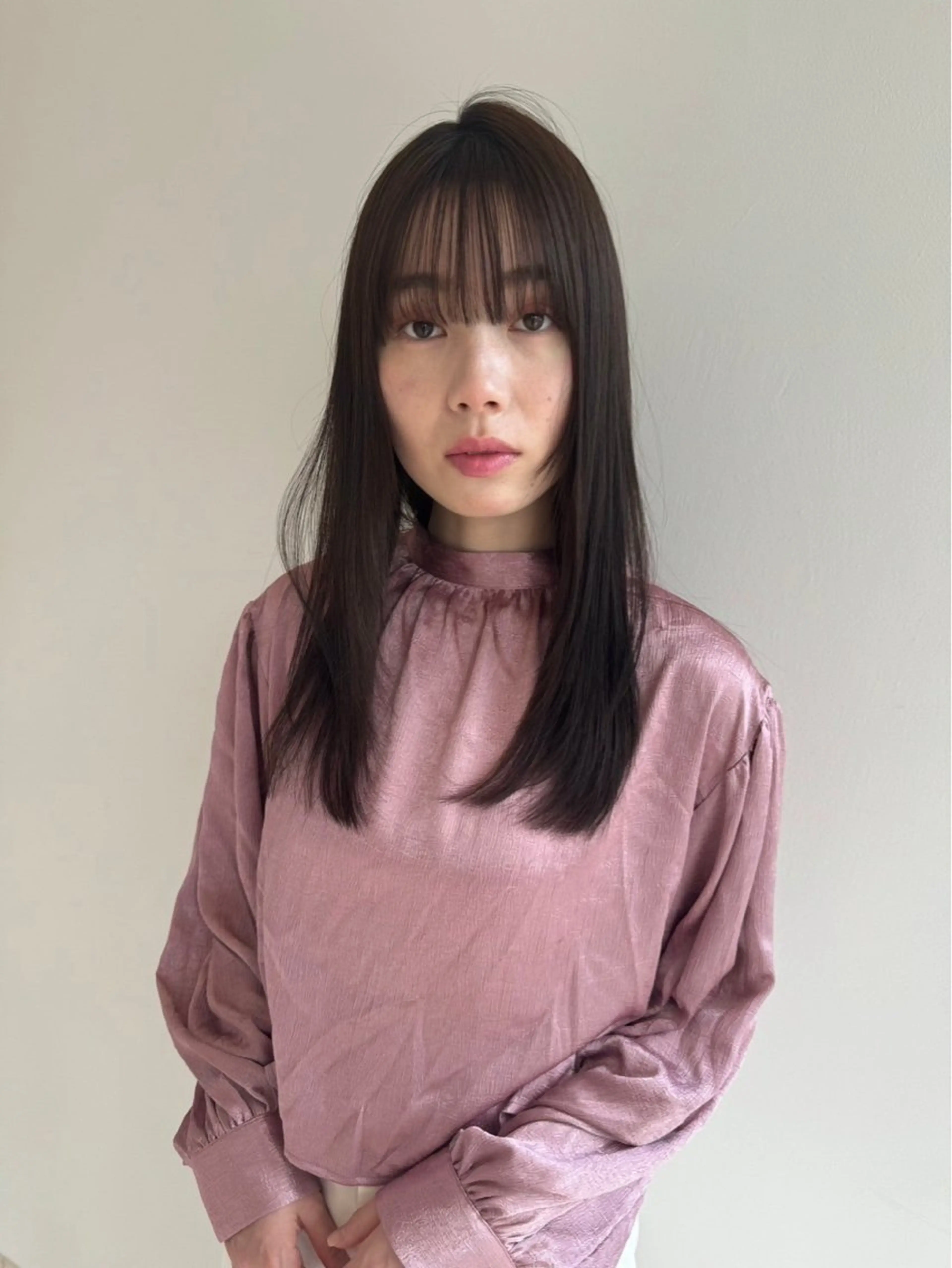 セミロング ニュアンスパーマ／ レイヤー／茶屋町のヘアスタイル