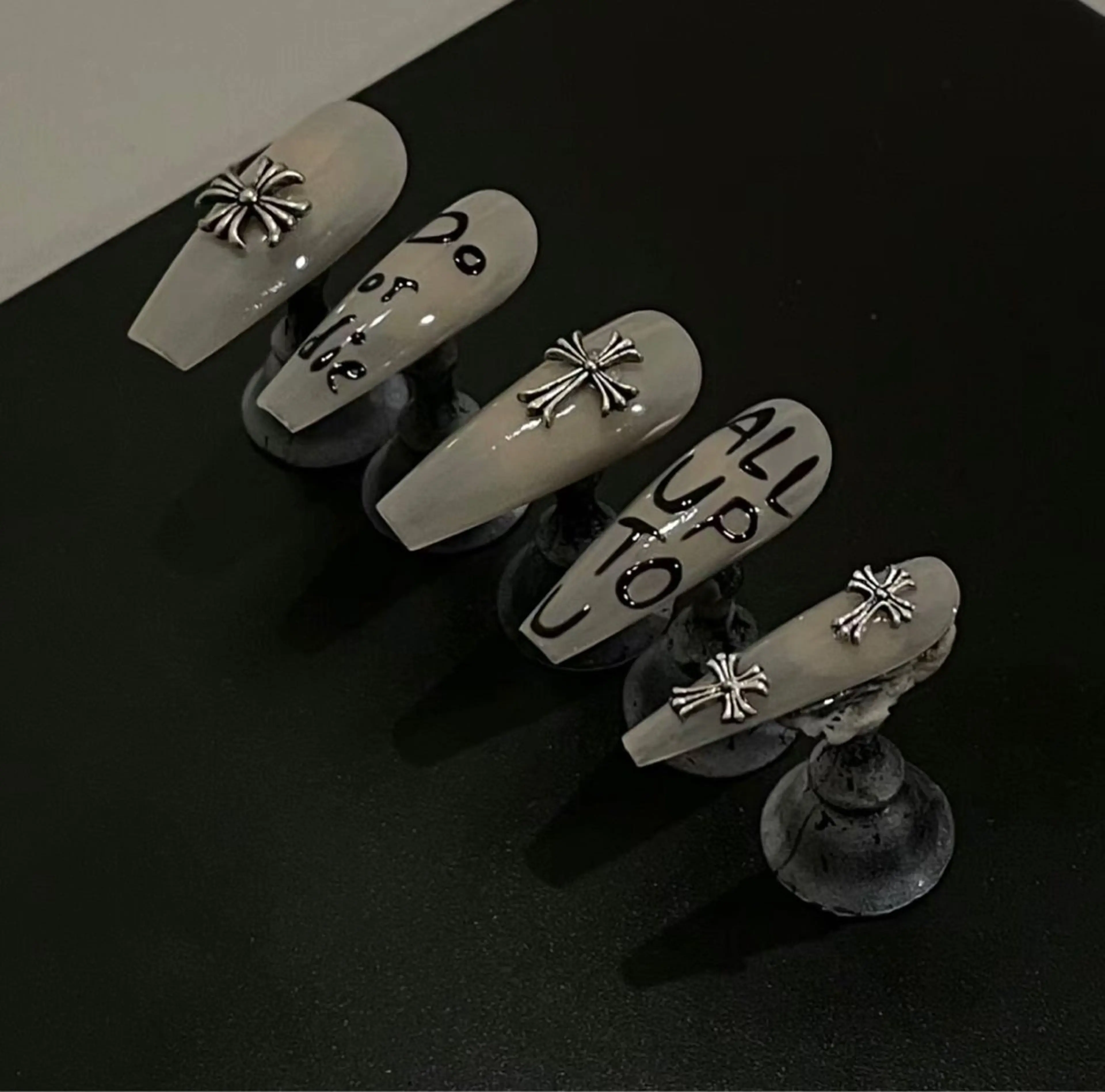 ネイル THE ONE 寺尾のネイルデザイン