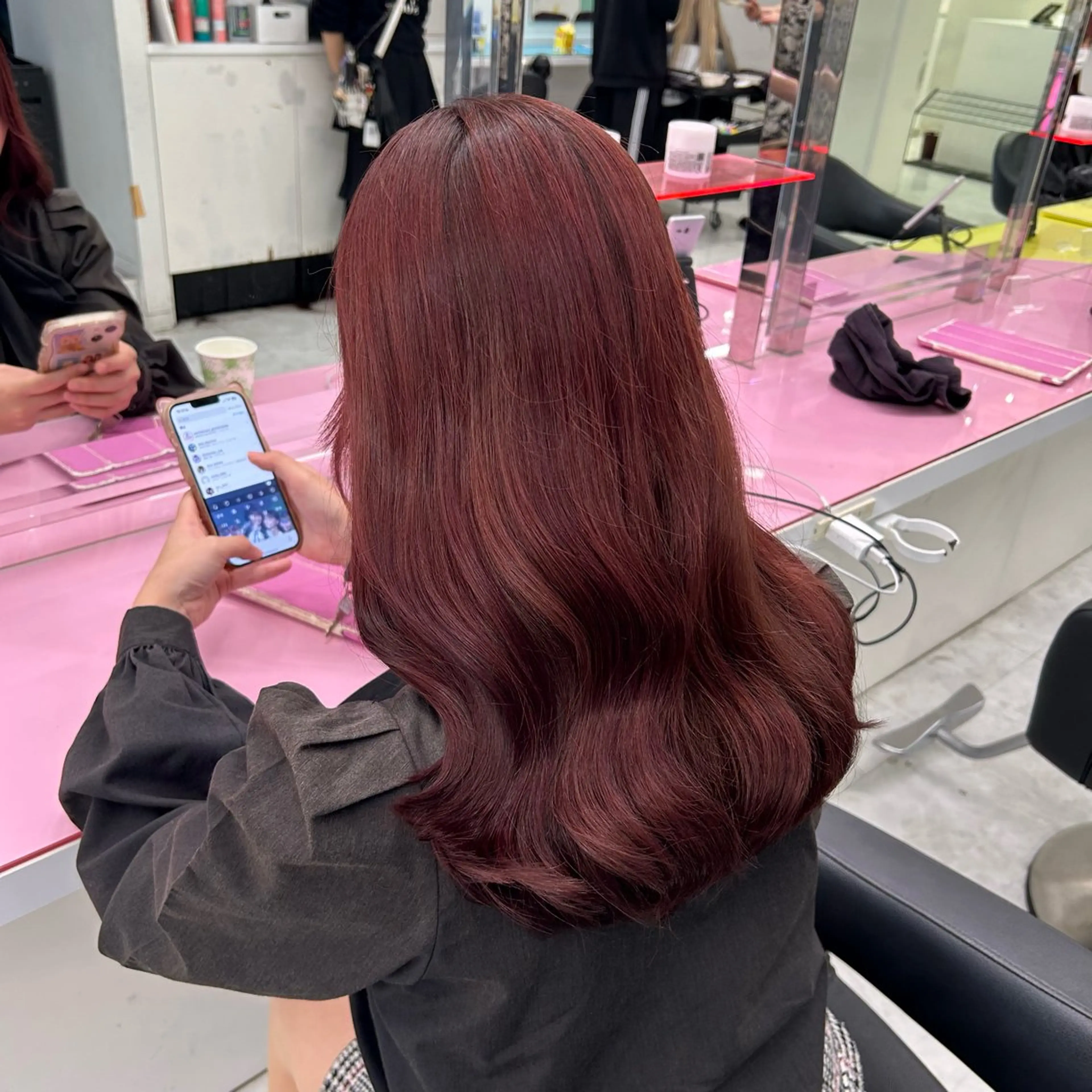 ロング カラー ヘアアレンジ ケアカラー ロング カット ヘアカラー ヘッドスパ ヘアセット ♥️暖色／深みレッド ♥️渋谷/らいるのヘアスタイル