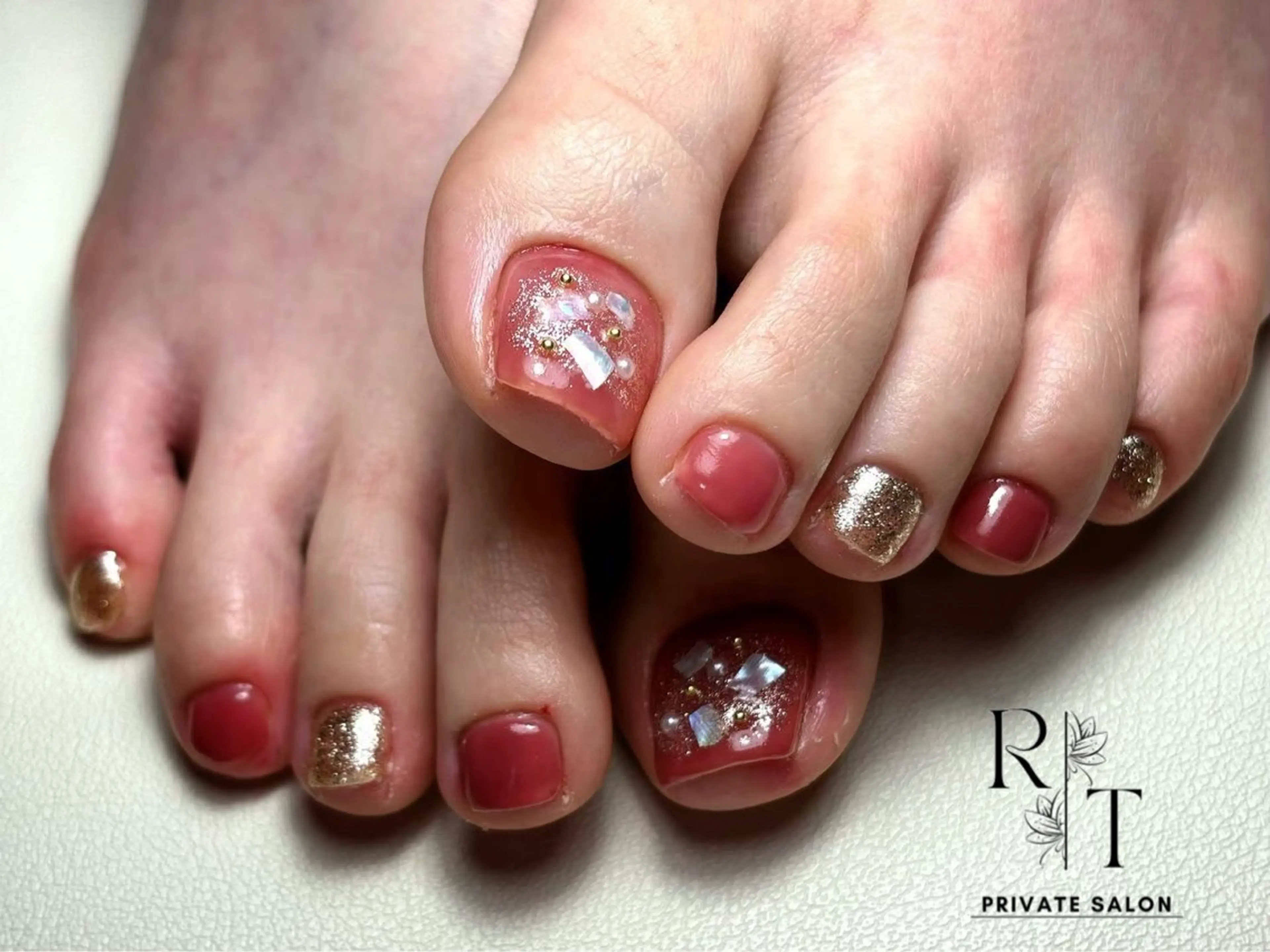 ネイル フラッシュネイル フレンチネイル キラキラネイル マグネットネイル ニュアンスネイル Nailsalon / Rei.tuuのネイルデザイン